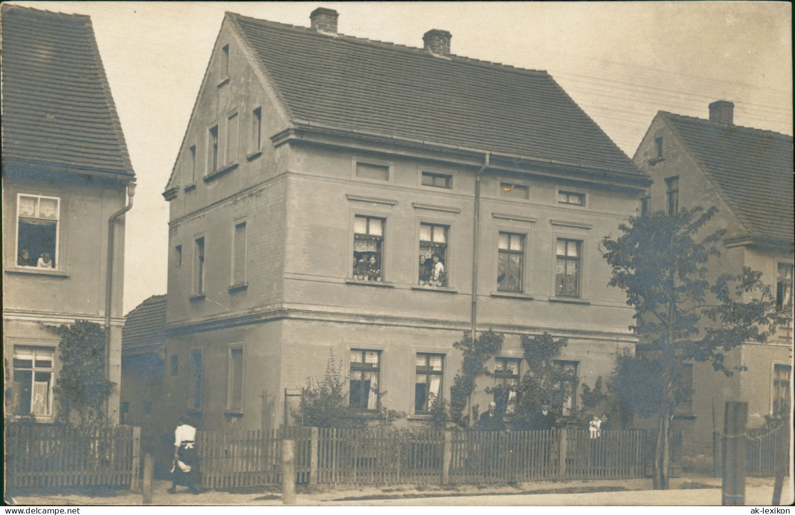 Ansichtskarte  Straßenpartie, Mehrfamilienhäuser 1913 - Te Identificeren