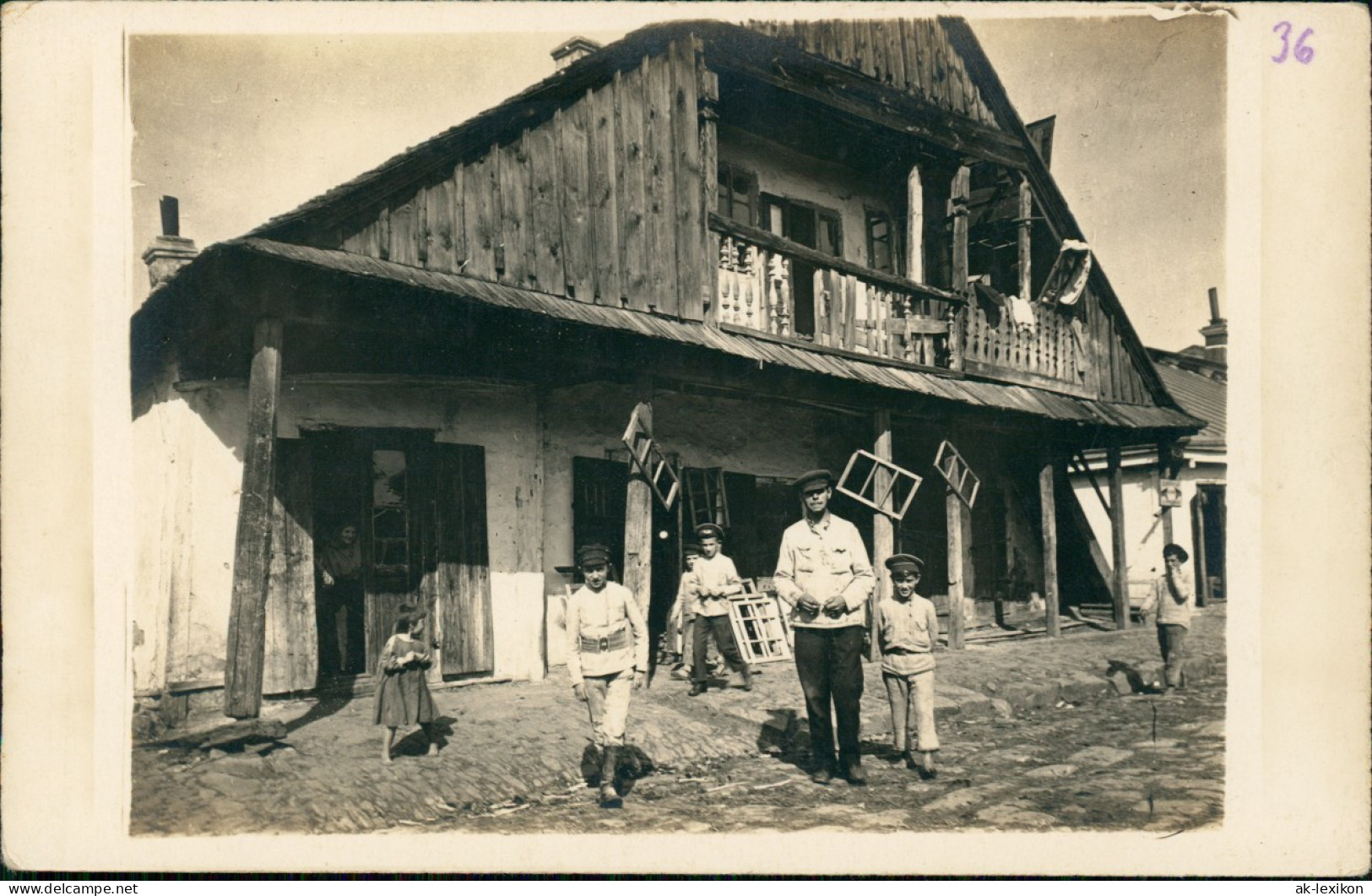 Ansichtskarte  Soldaten Vor Buaernhaus Wk1 Südosteuropa 1915 - Oorlog 1914-18