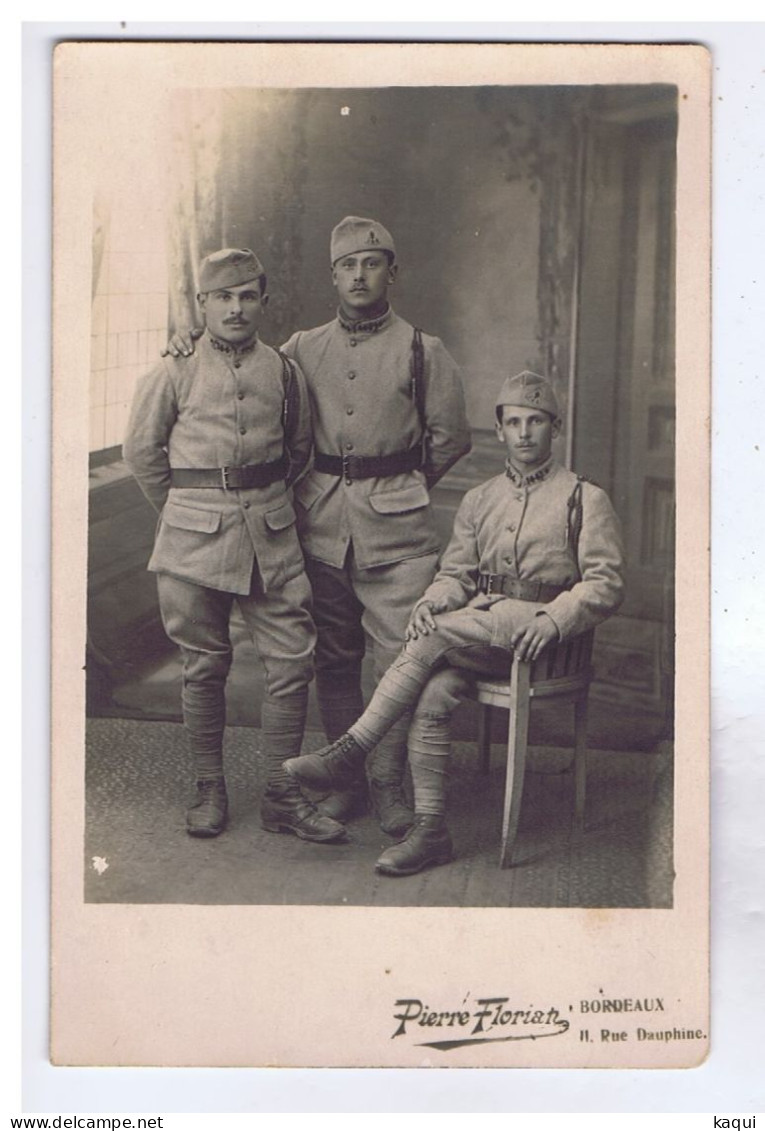 MILITARIA - CP PHOTO - Groupe De 3 Soldats Avec 14 Sur Le Col - Pierre Florian - Bordeaux - Characters