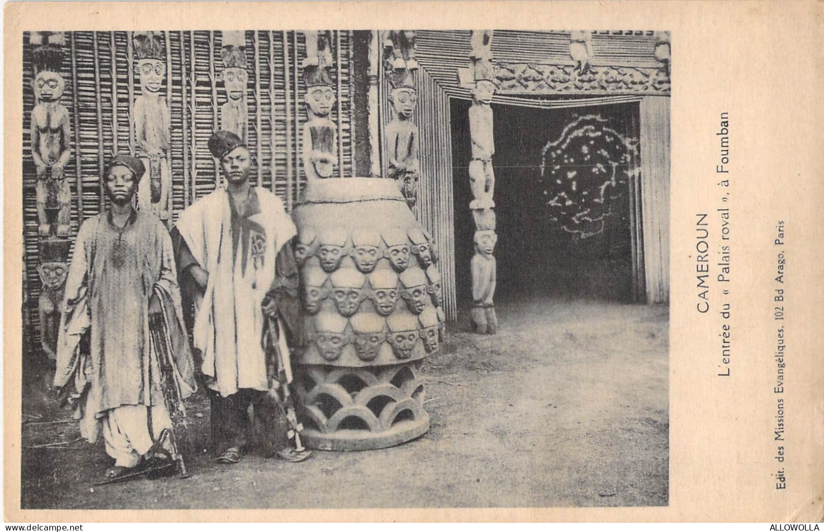 26950 " CAMEROUN-L'ENTRÉE DU PALAIS ROYAL À FOUMBAN " ANIMÉ-VERA FOTO-CART.POST.NON SPED. - Kamerun