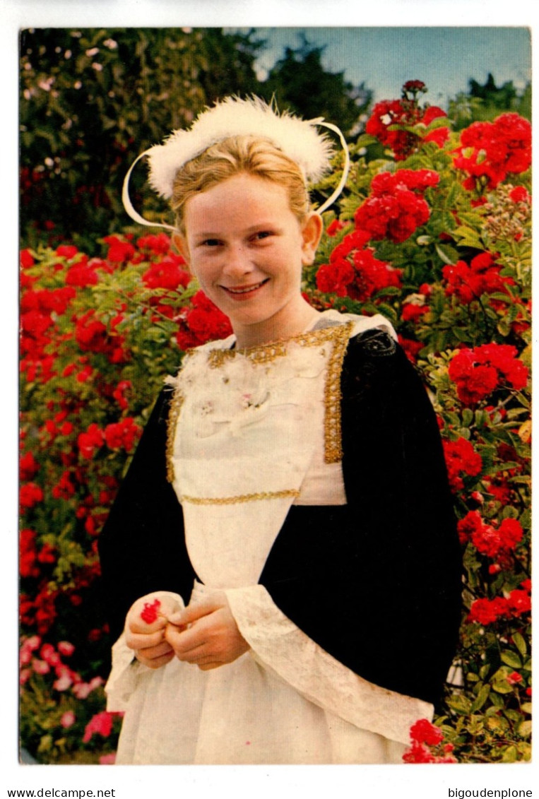 CP  Jeune Fille En Costume De Fête De CHATEAULIN - Châteaulin