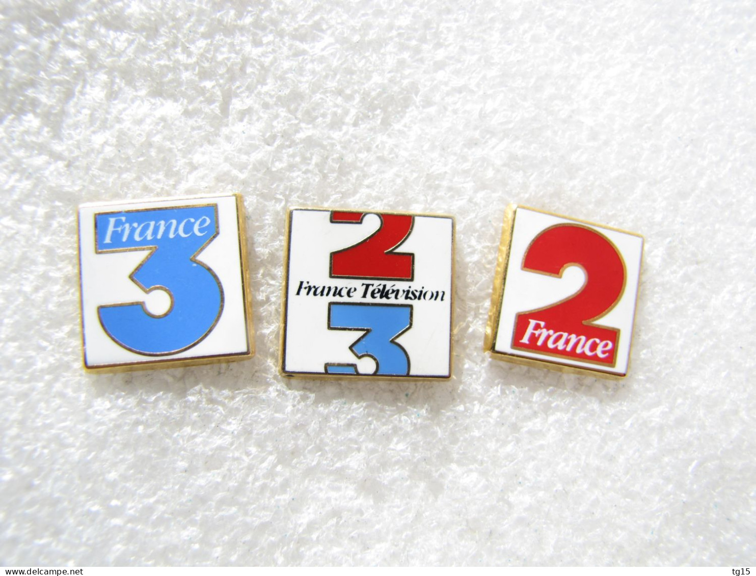 PIN'S   LOT  3  FRANCE 2 FRANCE 3  ARTHUS BERTRAND - Medien