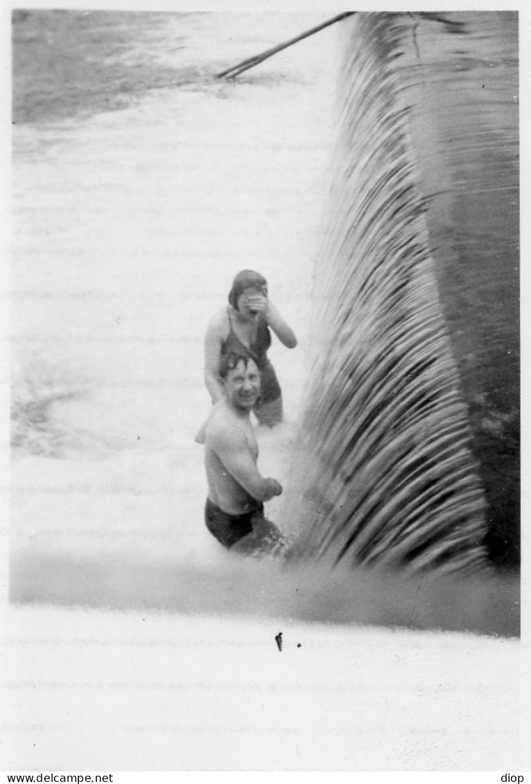 Photo Vintage Paris Snap Shop - Couple Chute D&#039;eau - Anonymous Persons