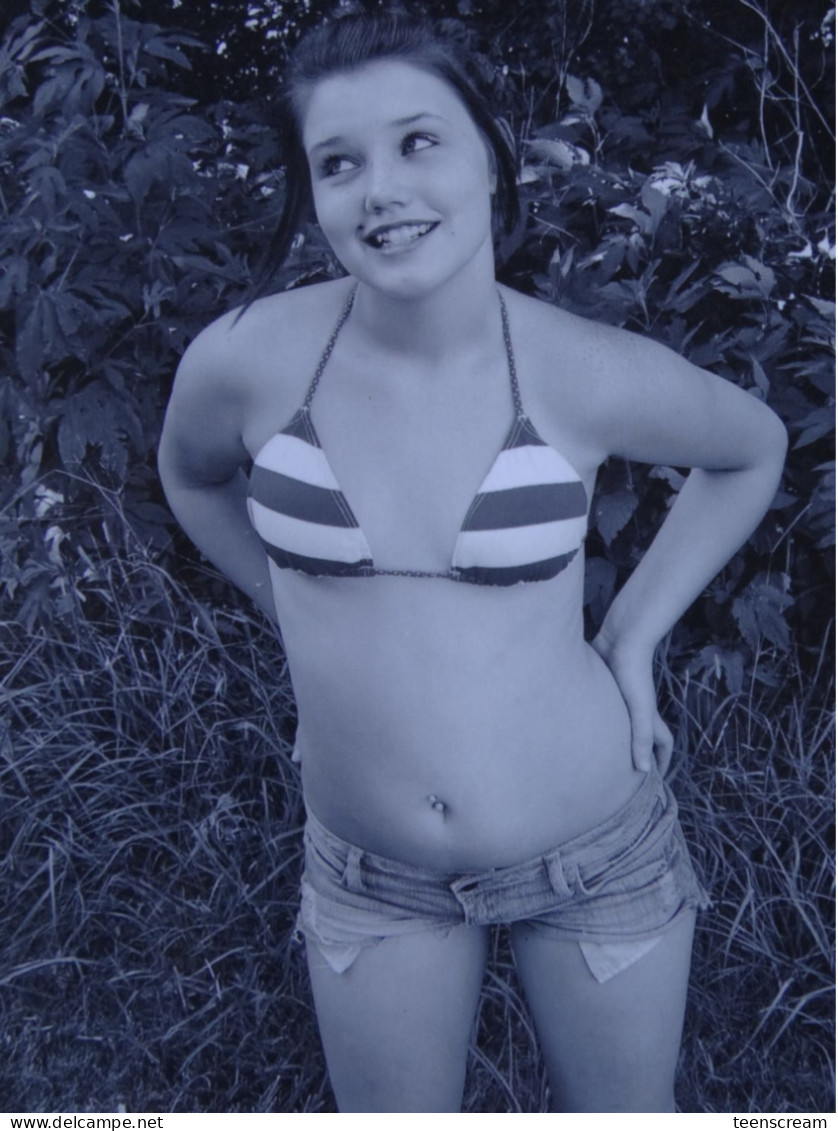 Teen Jeune Fille Photo Mädchen Mädel Femme Maillot Bikini Beach Plage Young Girl Lady Pose Teenager Adolescente Fine Art - Anonyme Personen