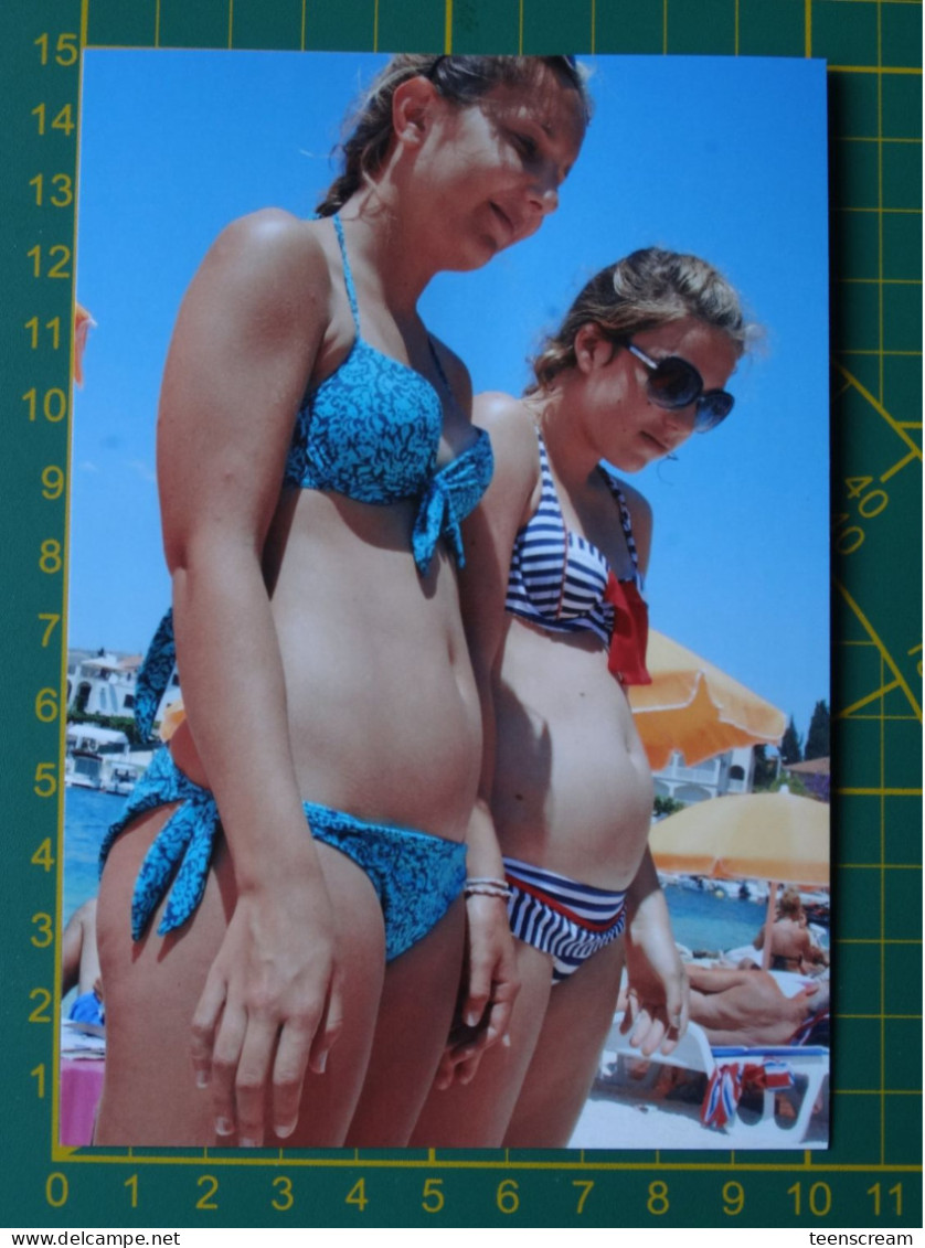 Pregnant Teen Jeune Fille Photo Mädchen Mädel Femme Maillot Bikini Beach Plage Young Girl Pose Teenager Adolescente - Personas Anónimos