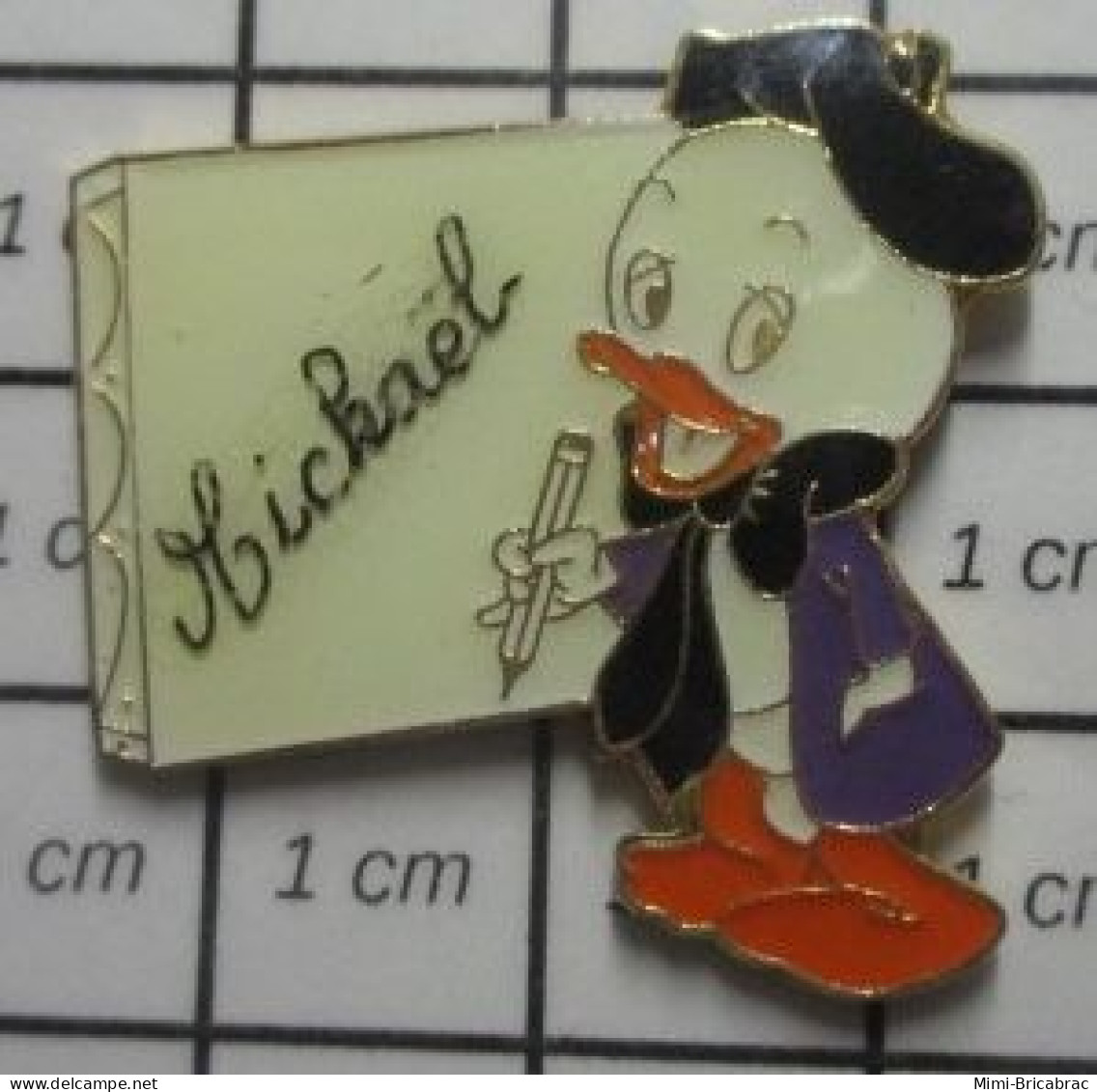 912c Pin's Pins / Beau Et Rare / DISNEY / NEVEU DONALD RIRI FIFI OU LOULOU PEINTRE TABLEAU PRENOM MICKAEL - Disney