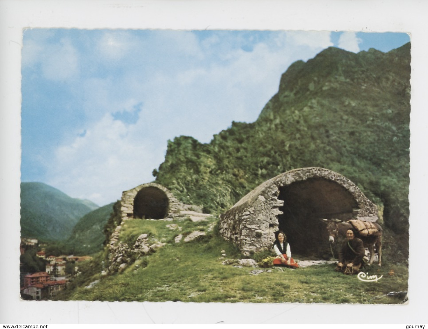 Breil (sur Roya) Grottes Du Castet, Séchoirs à Figues Qui Servirent Ensuite à Isoler Les Lépreux (cp N°6518 Combier Anim - Andere & Zonder Classificatie