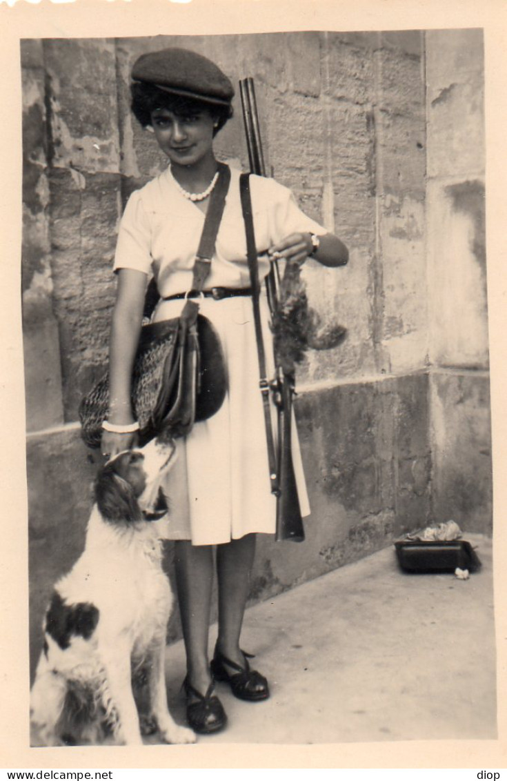 Photo Vintage Paris Snap Shop - Chasseuse Hunter With Dog - Andere & Zonder Classificatie