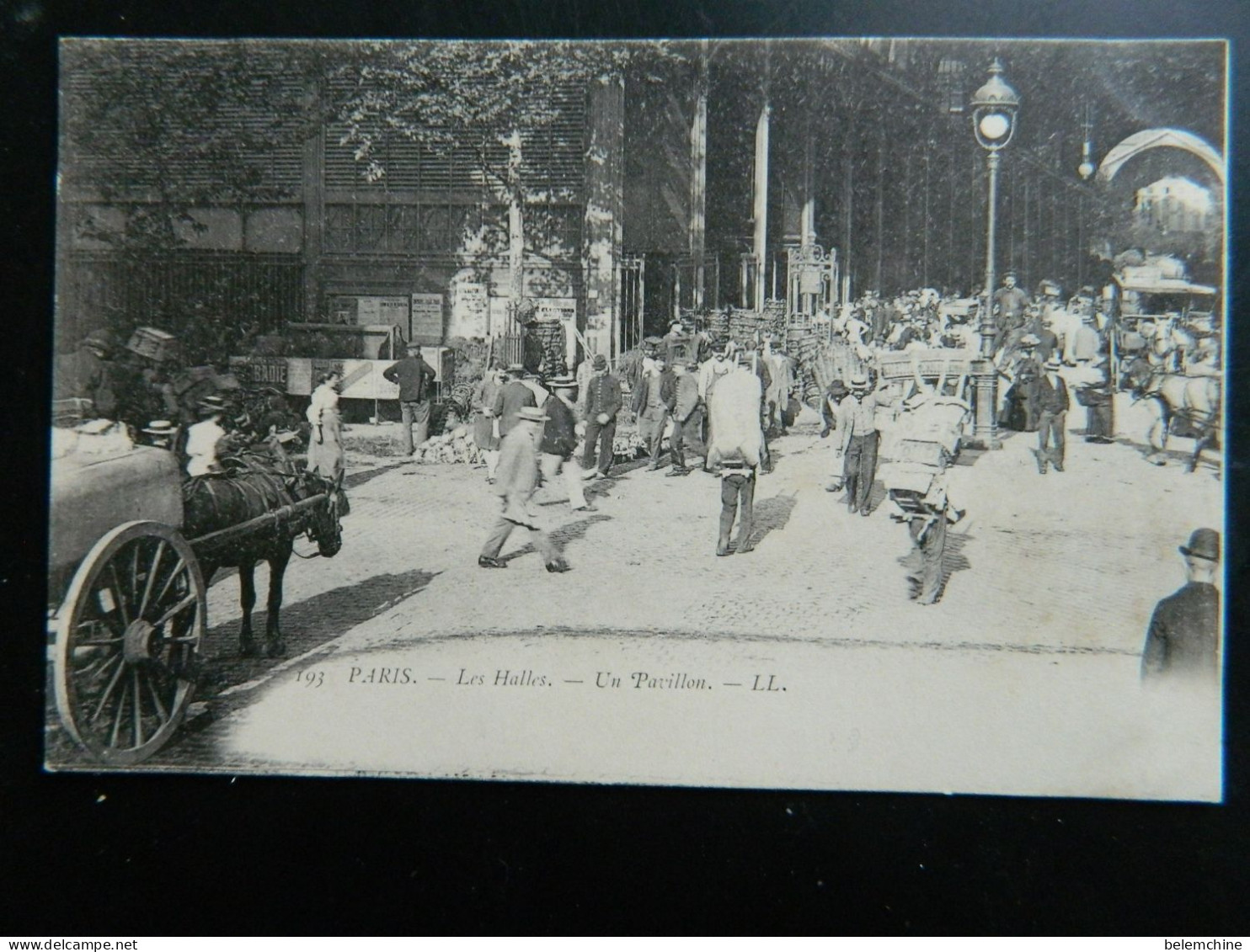 PARIS                        LES HALLES         UN PAVILLON - Arrondissement: 01