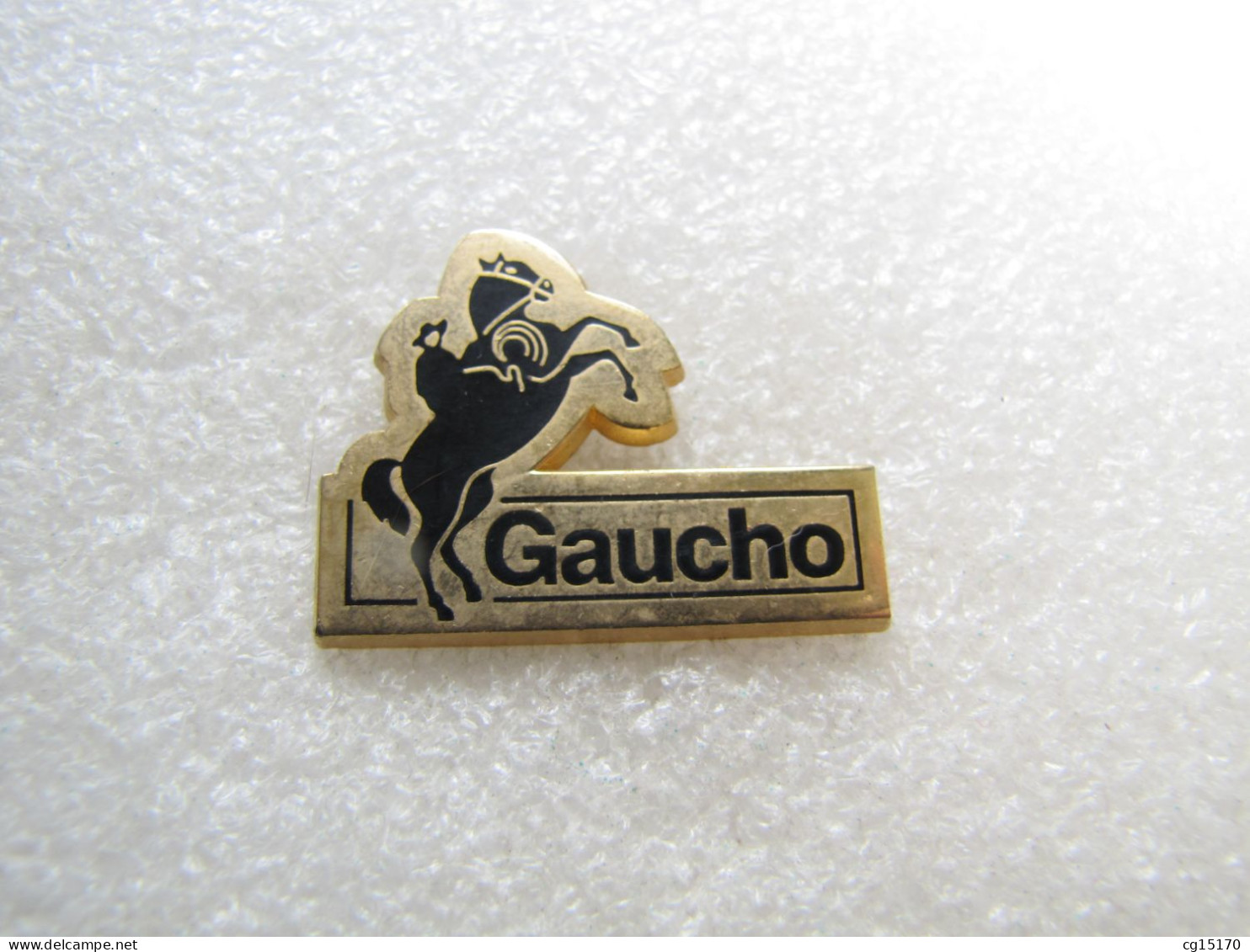 PIN'S   GAUCHO  Zamak  CAVALIER  CHEVAL - Dieren