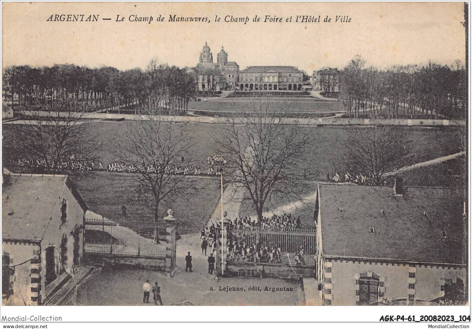 AGKP4-0332-61 - ARGENTAN - Le Champ De Manoeuvres - Le Champ De Foire Et L'hotel De Ville  - Argentan