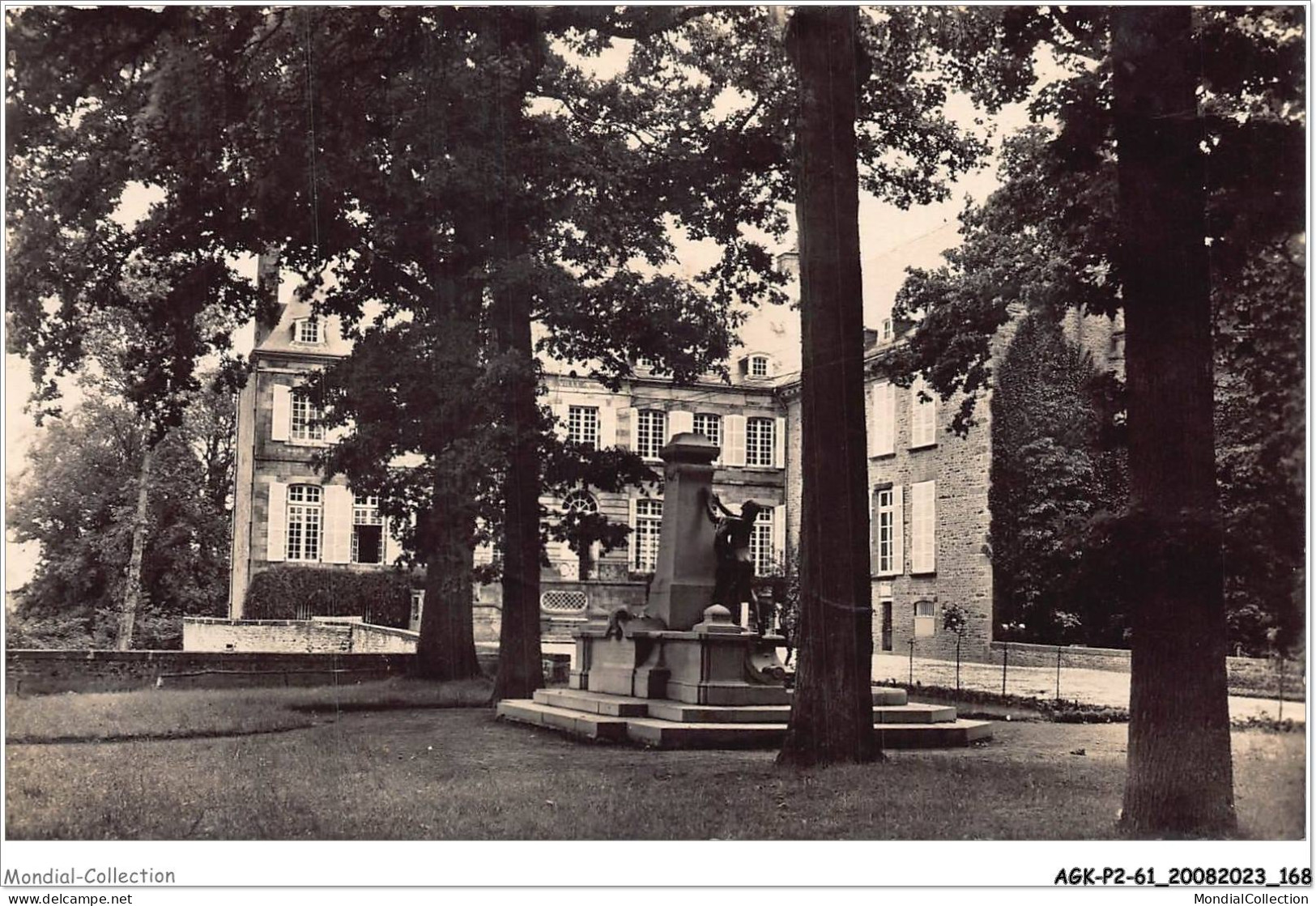 AGKP2-0167-61 - FLERS-DE-L'ORNE - Vue Du Château  - Flers