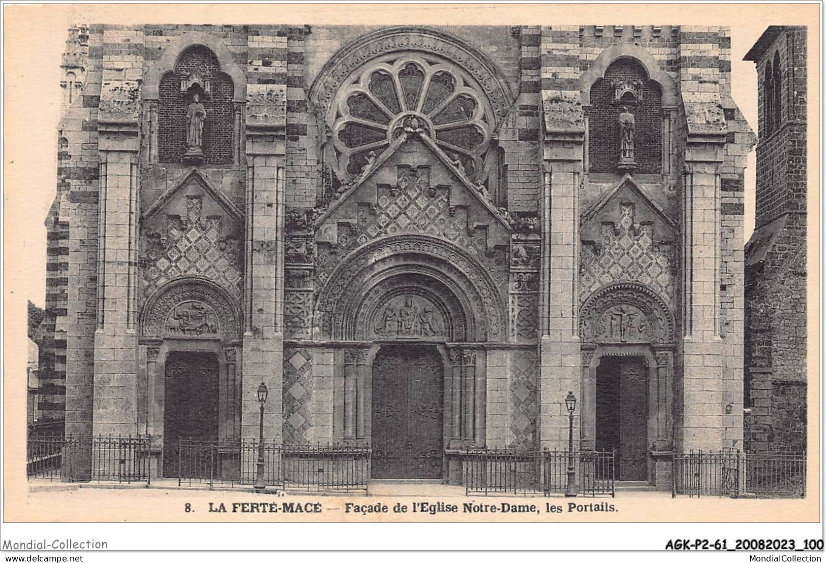 AGKP2-0133-61 - LA FERTE-MACE - Façade De L'église Notre-dame - Les Portails  - La Ferte Mace