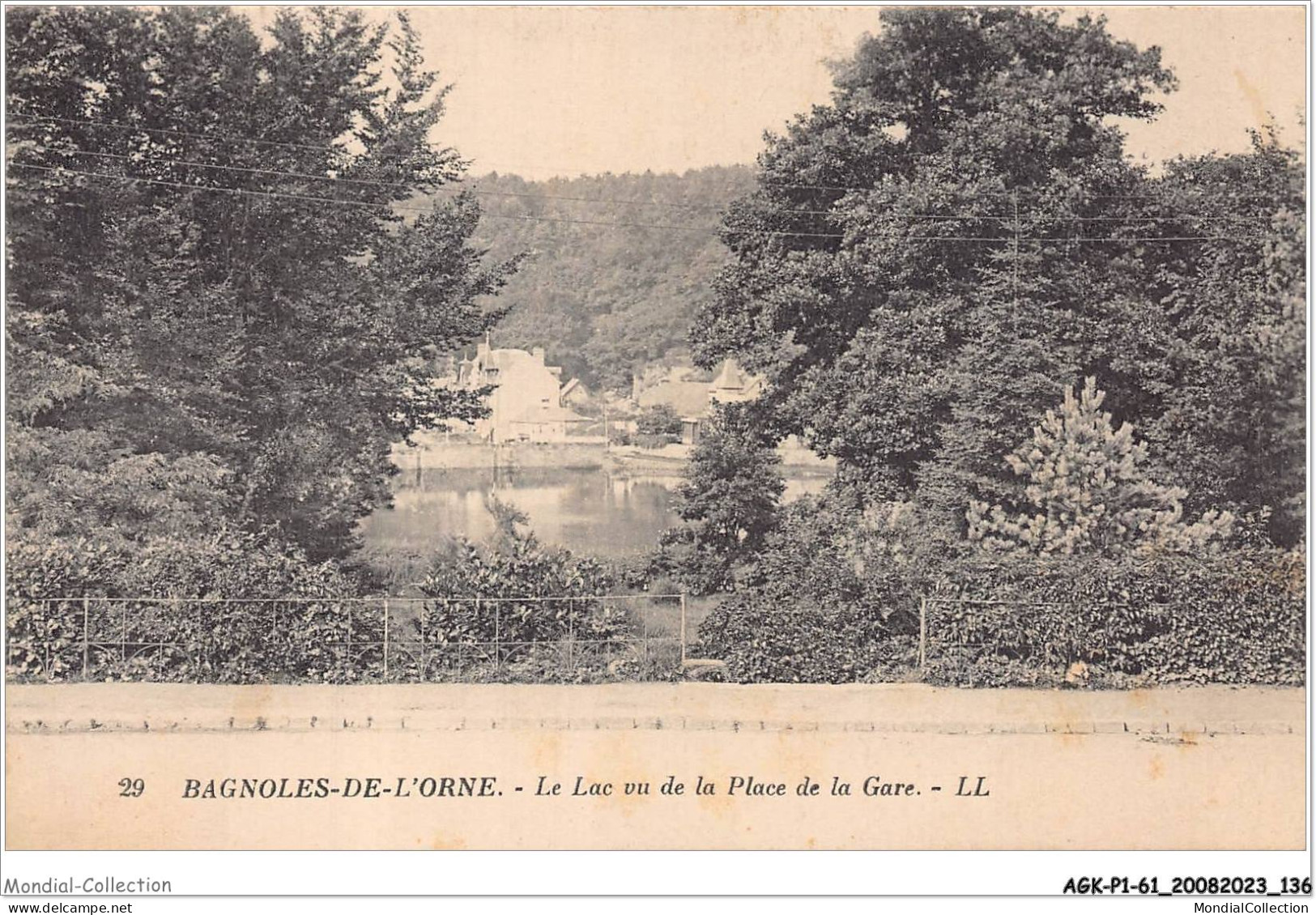 AGKP1-0069-61 - BAGNOLES DE L'ORNE - Le Lac Vu De La Place De La Gare  - Bagnoles De L'Orne