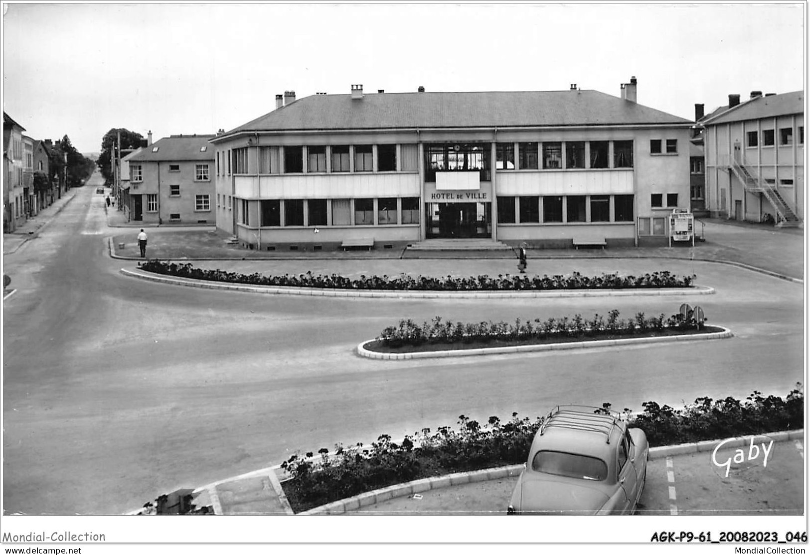 AGKP9-0757-61 - TRUN - La Place De L'hotel De Ville  - Trun