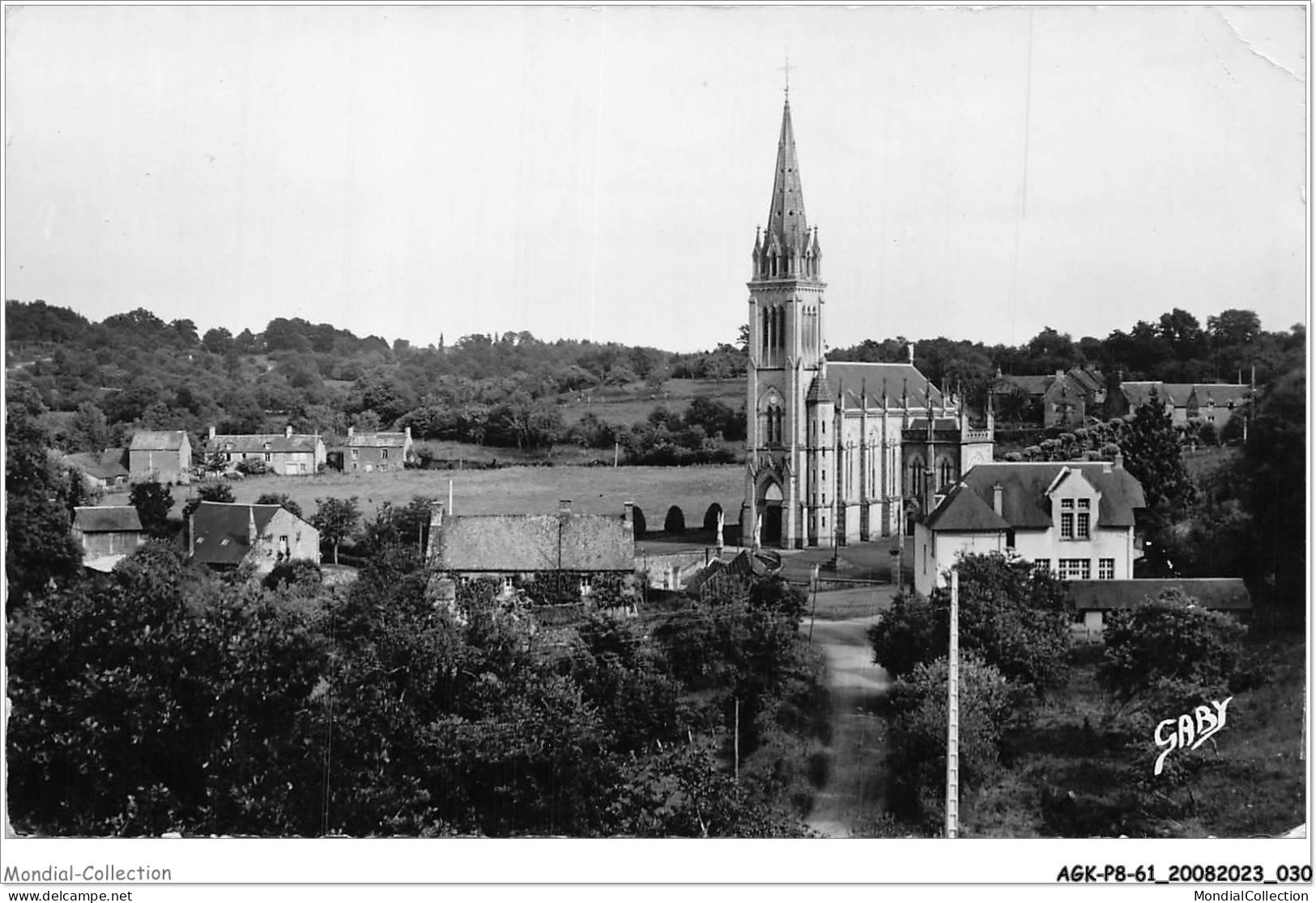 AGKP8-0661-61 - LES TOURAILLES - Vue D'ensemble Et La Basilique  - Autres & Non Classés