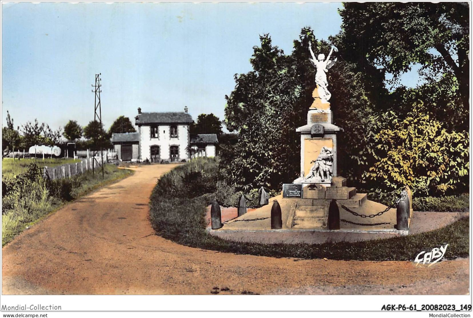 AGKP6-0533-61 - CARROUGES - Monument Aux Morts Et La Gare  - Carrouges