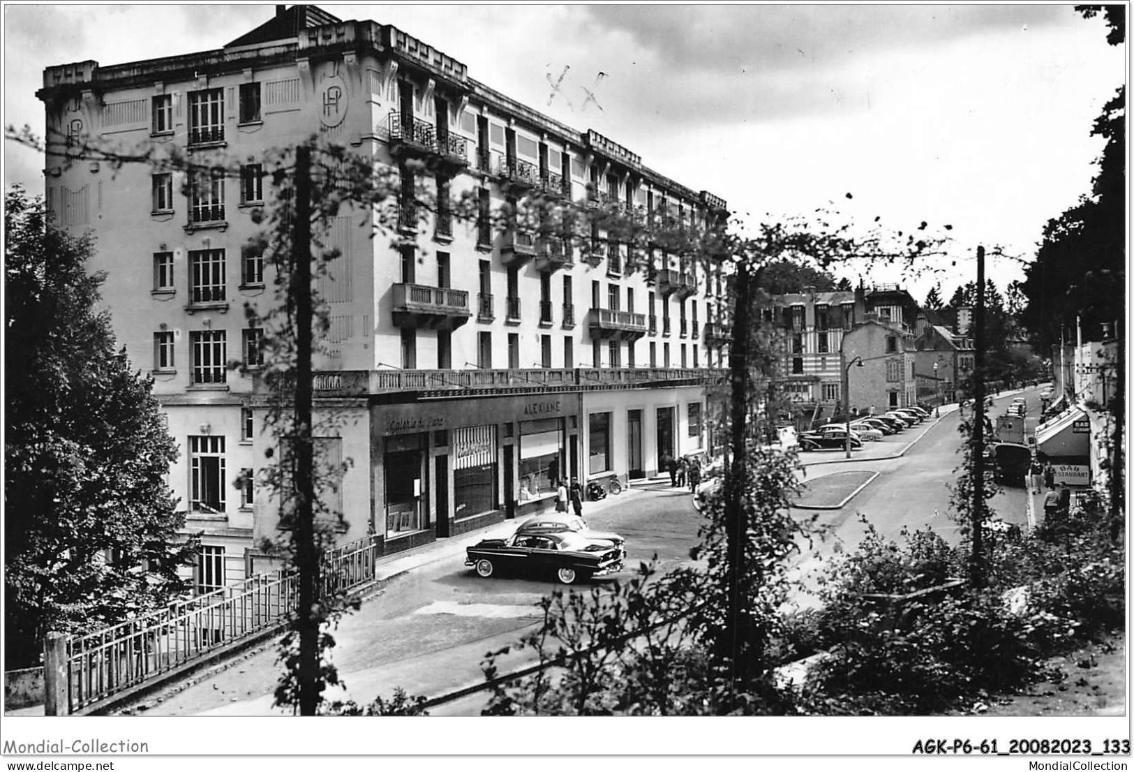 AGKP6-0525-61 - Station Thermale De BAGNOLES DE L'ORNE - TESSE-LA-MADELEINE - Hotel Du Parc Et Avenue Du Docteur Joly  - Bagnoles De L'Orne