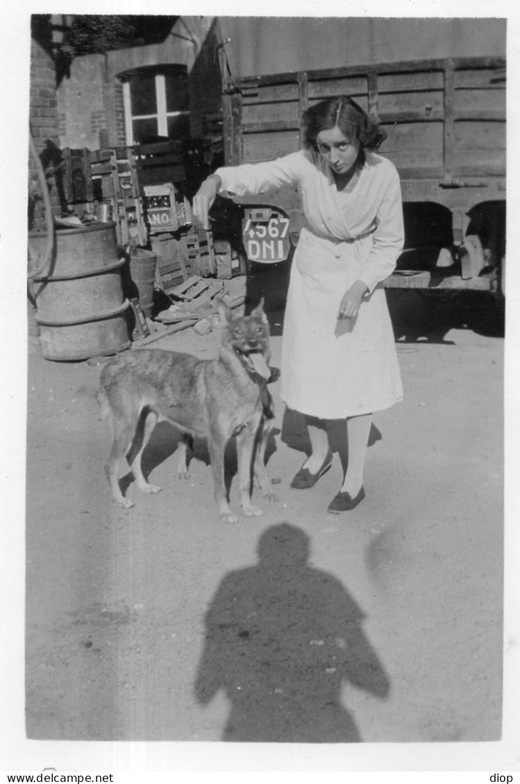 Photo Vintage Paris Snap Shop -femme Women Chien Dog Vierzon - Other & Unclassified