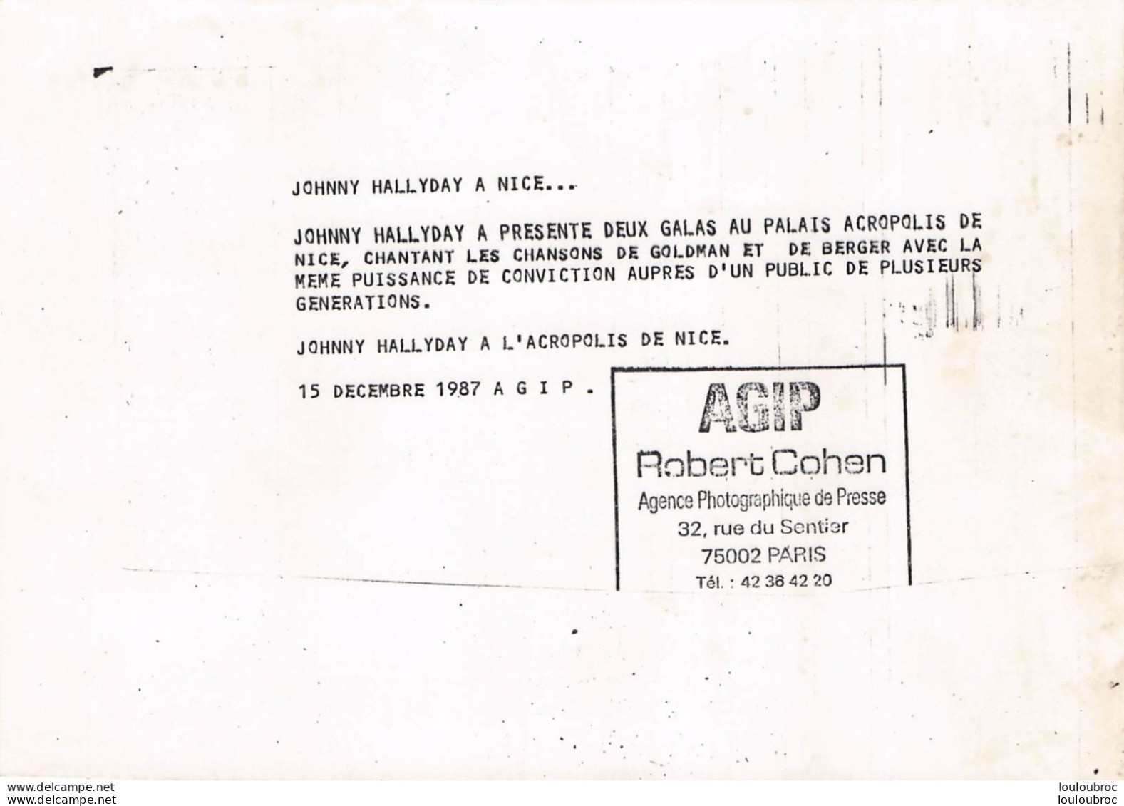 JOHNNY HALLYDAY 1987 A L'ACROPOLIS DE NICE CHANTANT GOLDMAN ET BERGER  PHOTO DE PRESSE ORIGINALE 21X15CM - Célébrités