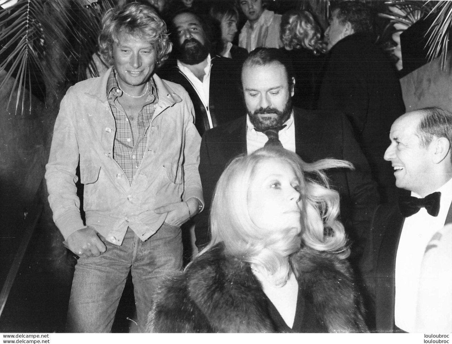 JOHNNY HALLYDAY 1980 ANNIVERSAIRE DU CLUB 78 AVEC CATHERINE DENEUVE PHOTO DE PRESSE ORIGINALE 24X18CM - Beroemde Personen