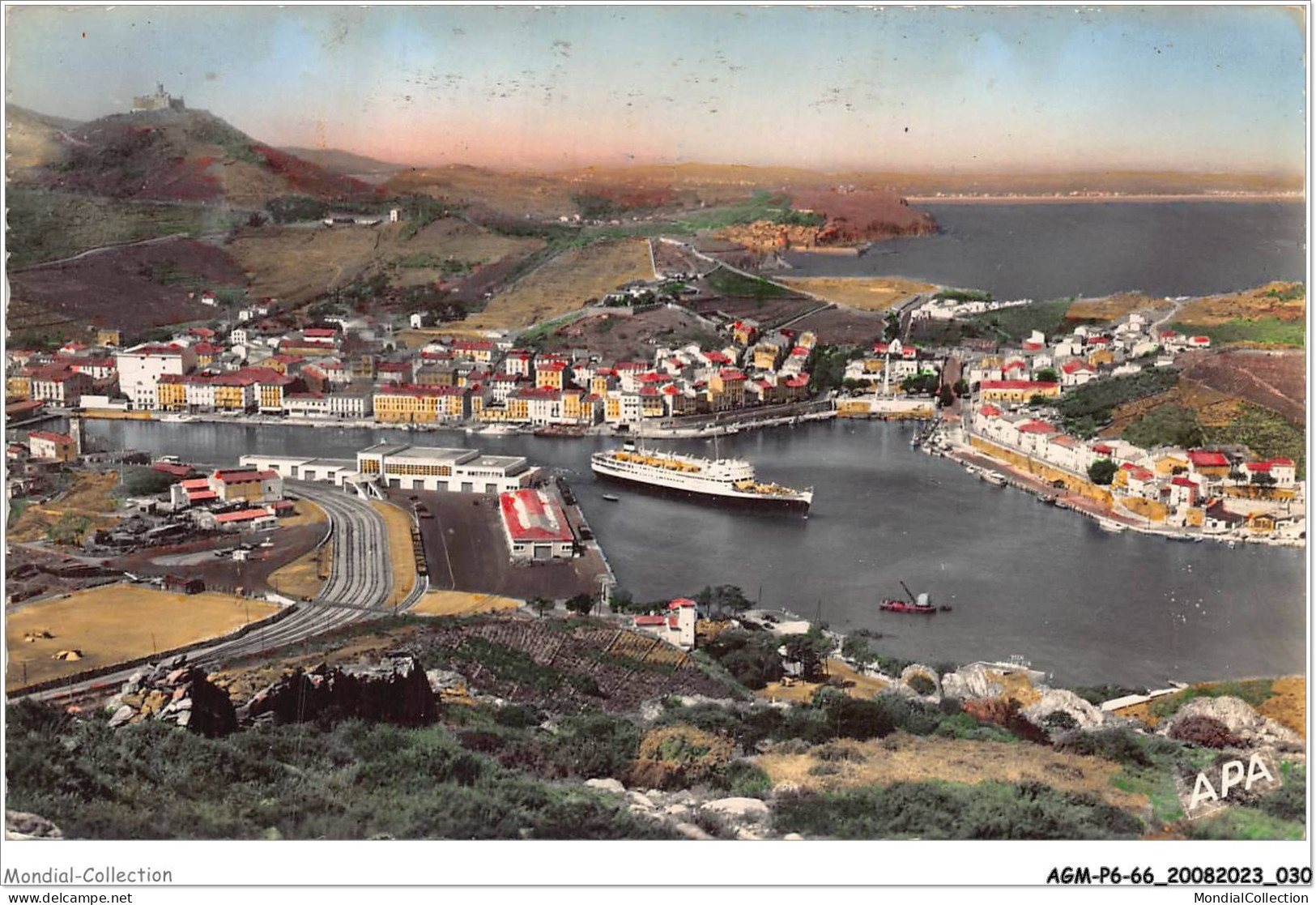 AGMP6-0444-66 - PORT VENDRES - Vue Panoramique Sur Le Port - Au Fond Collioure Et La Plage D'argelès -départ Du Courrier - Port Vendres