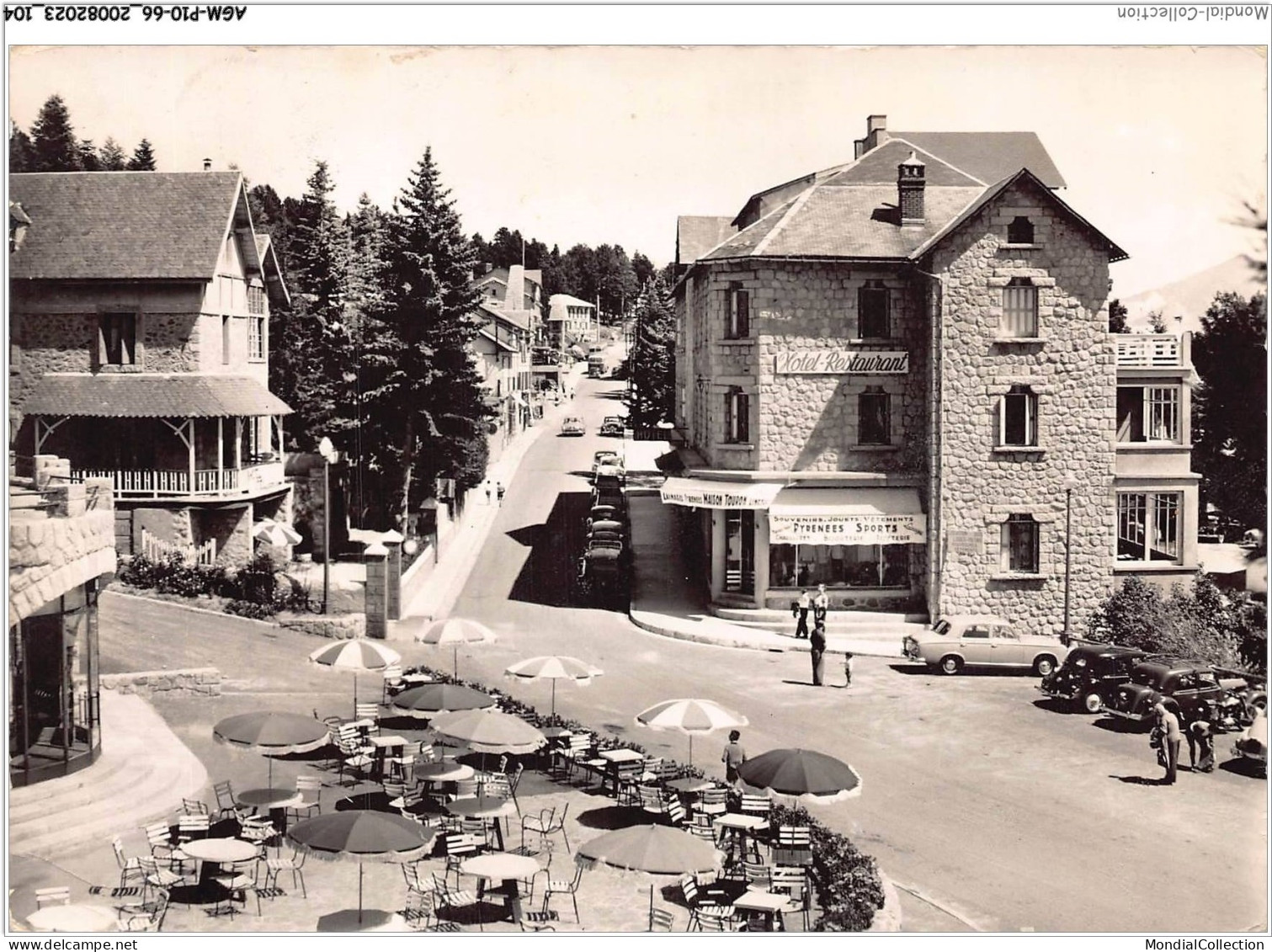 AGMP10-0722-66 - FONT-ROMEU - La Place Et Le Café Du Casino  - Prades