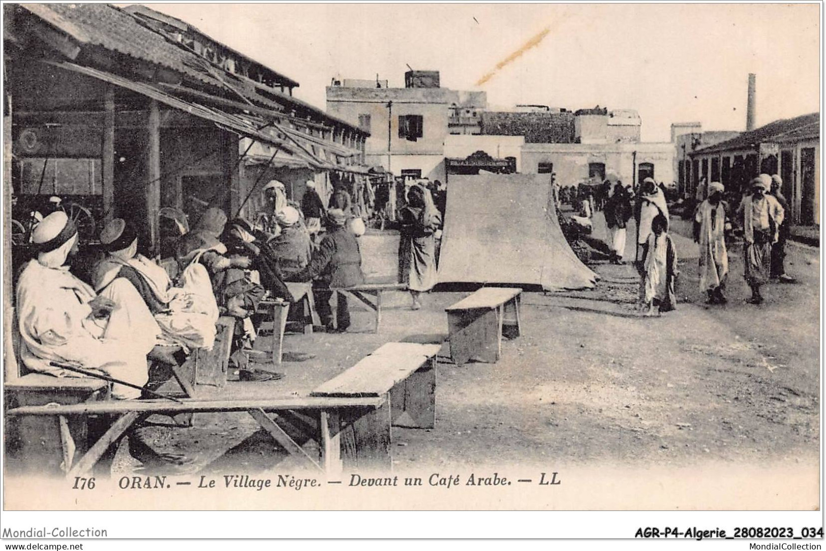 AGRP4-0263-ALGERIE - ORAN - Le Village Nègre - Devant Un Café Arabe - Oran