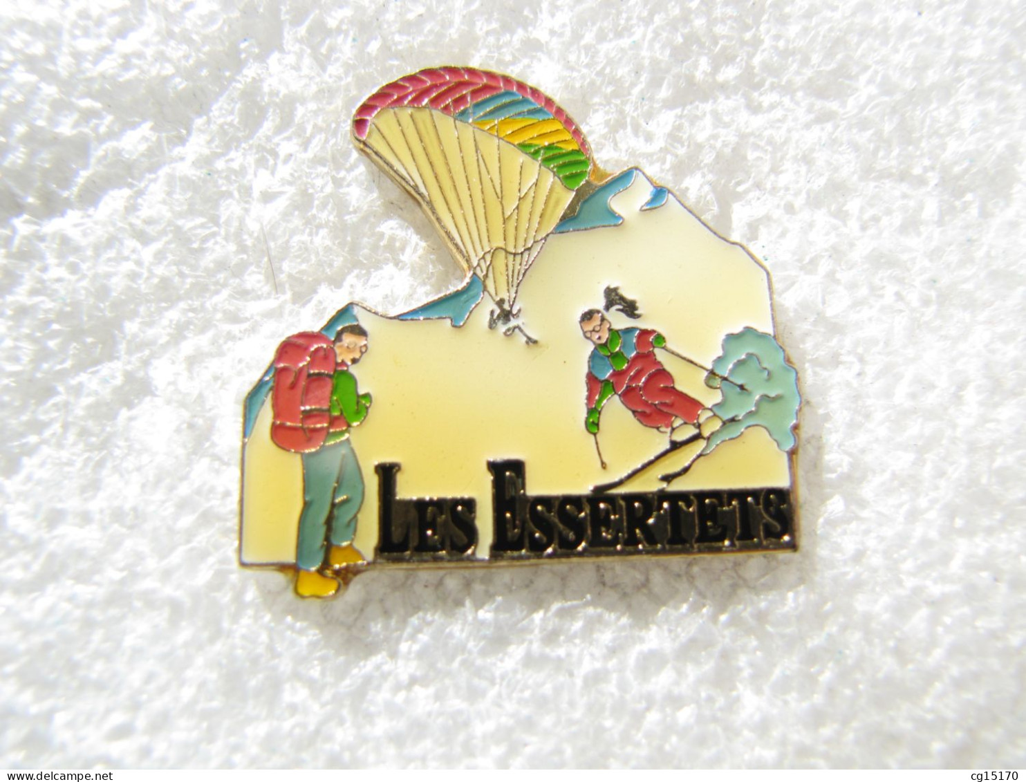 PIN'S   LES   ESSERTETS   PARACHUTE  SKI  RANDONNÉE - Ciudades