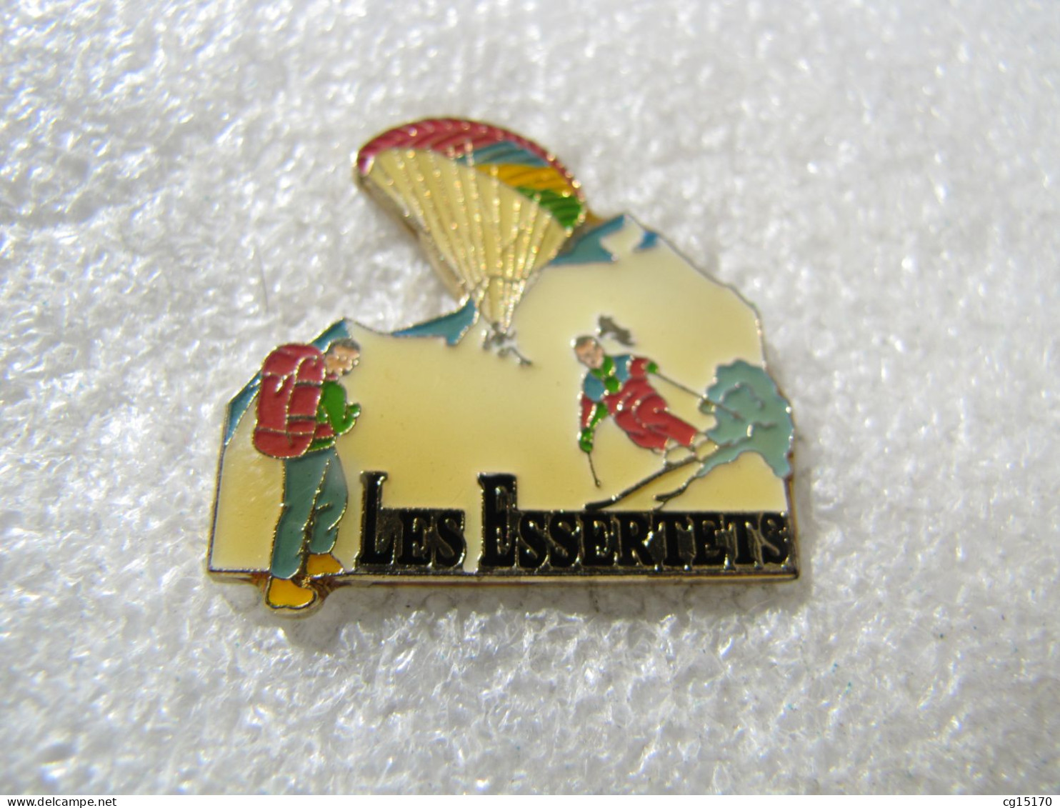 PIN'S   LES   ESSERTETS   PARACHUTE  SKI  RANDONNÉE - Cities