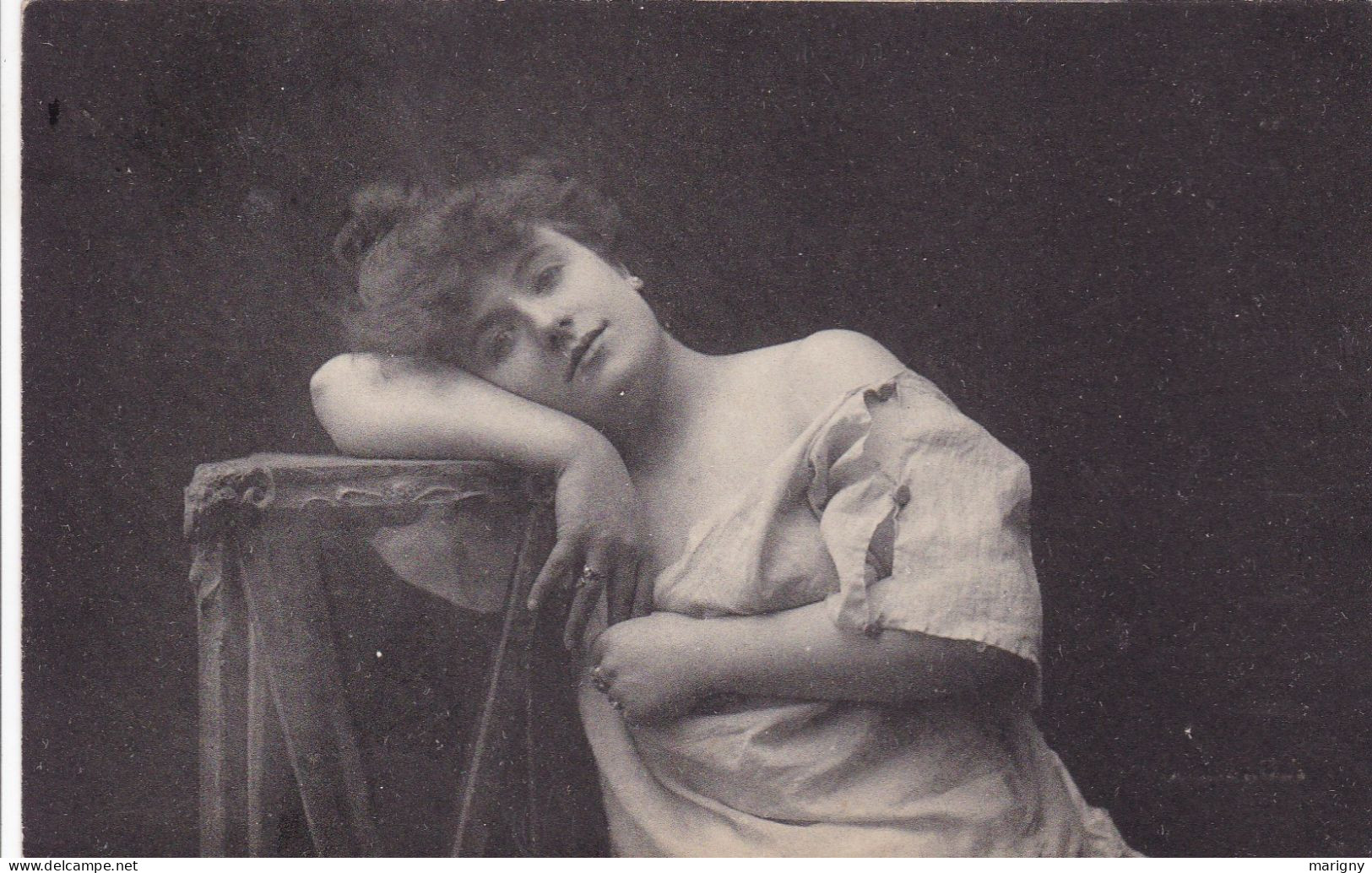 CARTE FANTAISIE . CPA . PORTRAIT JEUNE FEMMES . - Frauen