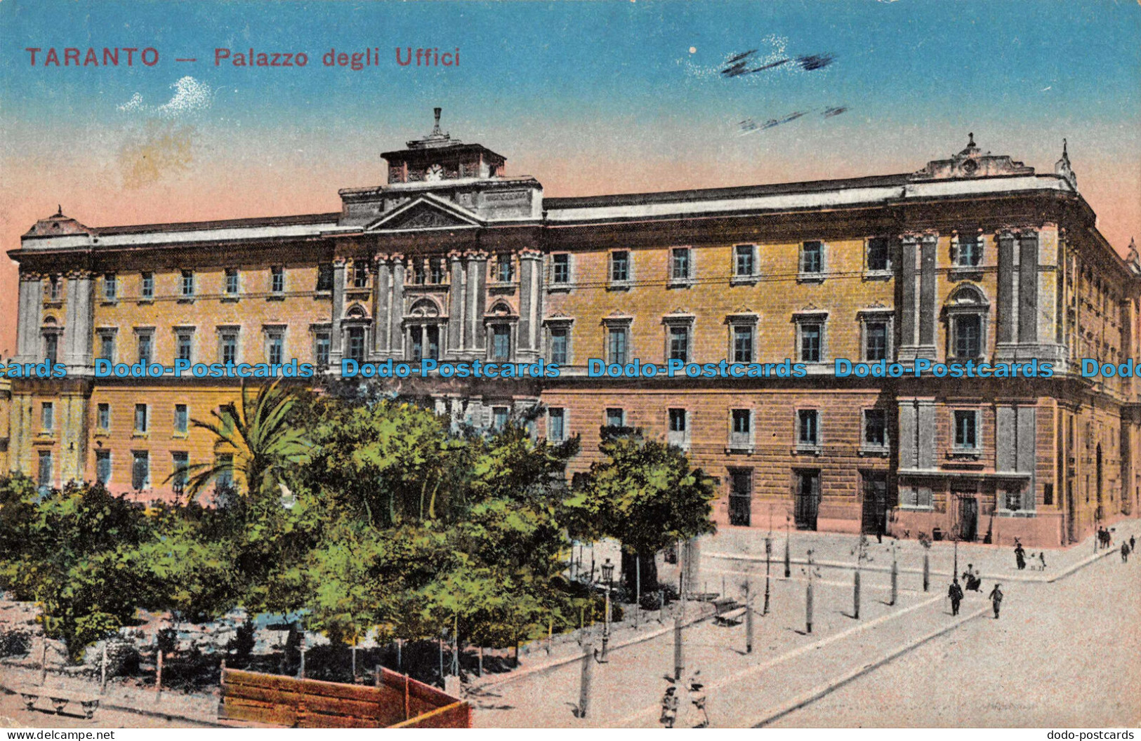 R093517 Taranto. Palazzo Degli Uffici - World