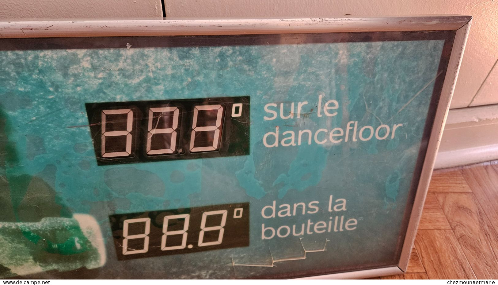 HEINEKEN Panneau Enseigne Avec Graduation Sur Le Dancefloor Et Dans La Bouteille - Autres & Non Classés