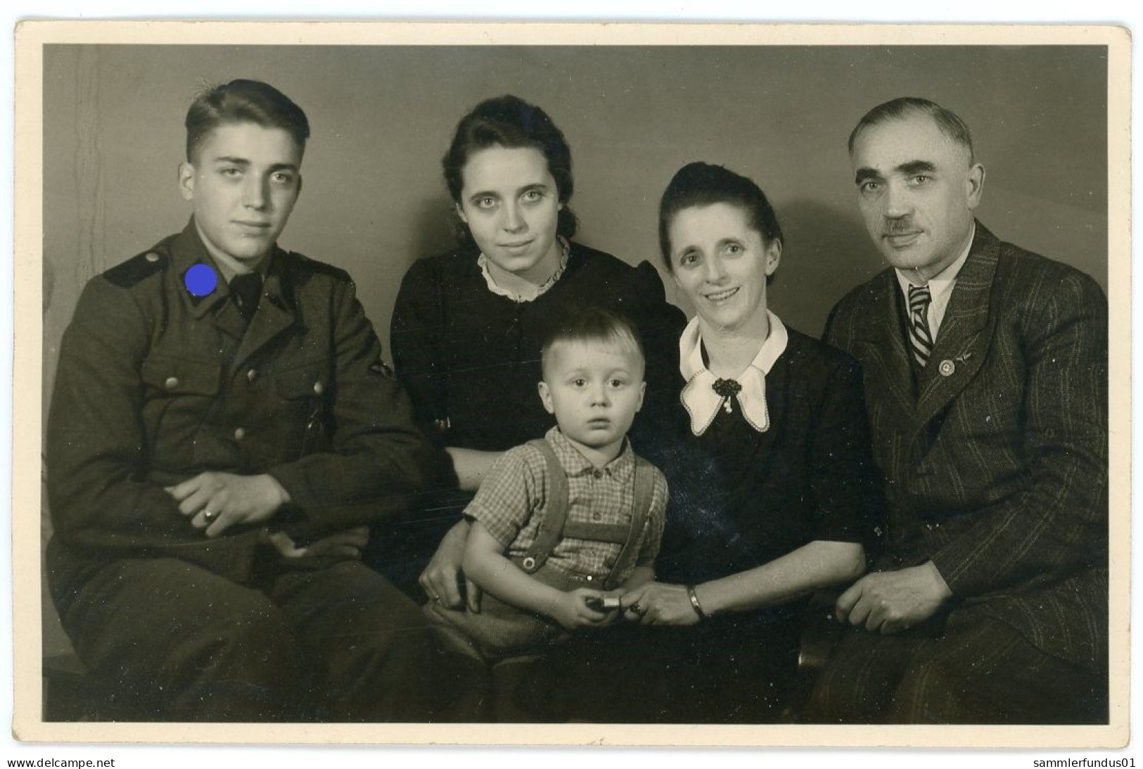 Foto AK/CP Familie  Elite  + Goldenes Parteiabzeichen  Ungel/uncirc. 1933-45  Erhaltung/Cond. 2  Nr.1756 - Weltkrieg 1939-45