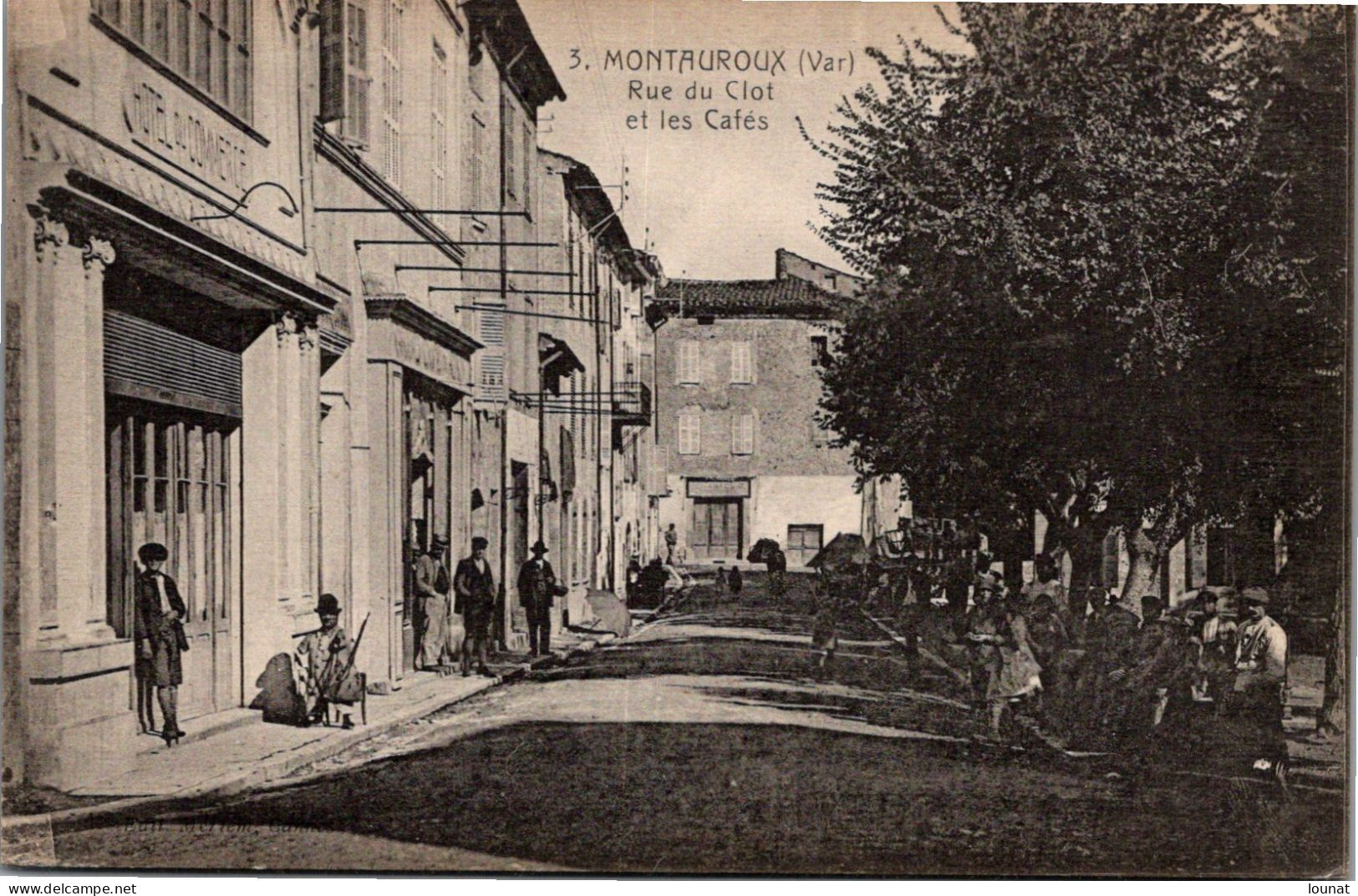 83 MONTAUROUX - Rue Du Clot Et Les Cafés - Montauroux
