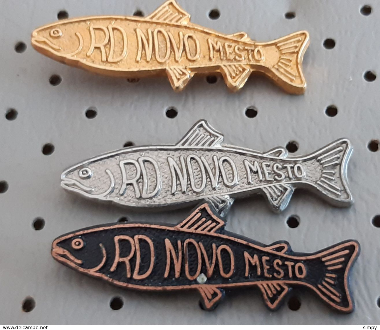 Fishing Society Ribiska Druzina RD Novo Mesto Fish  Fisch Pesce Slovenia Ex Yugoslavia Pins - Animals