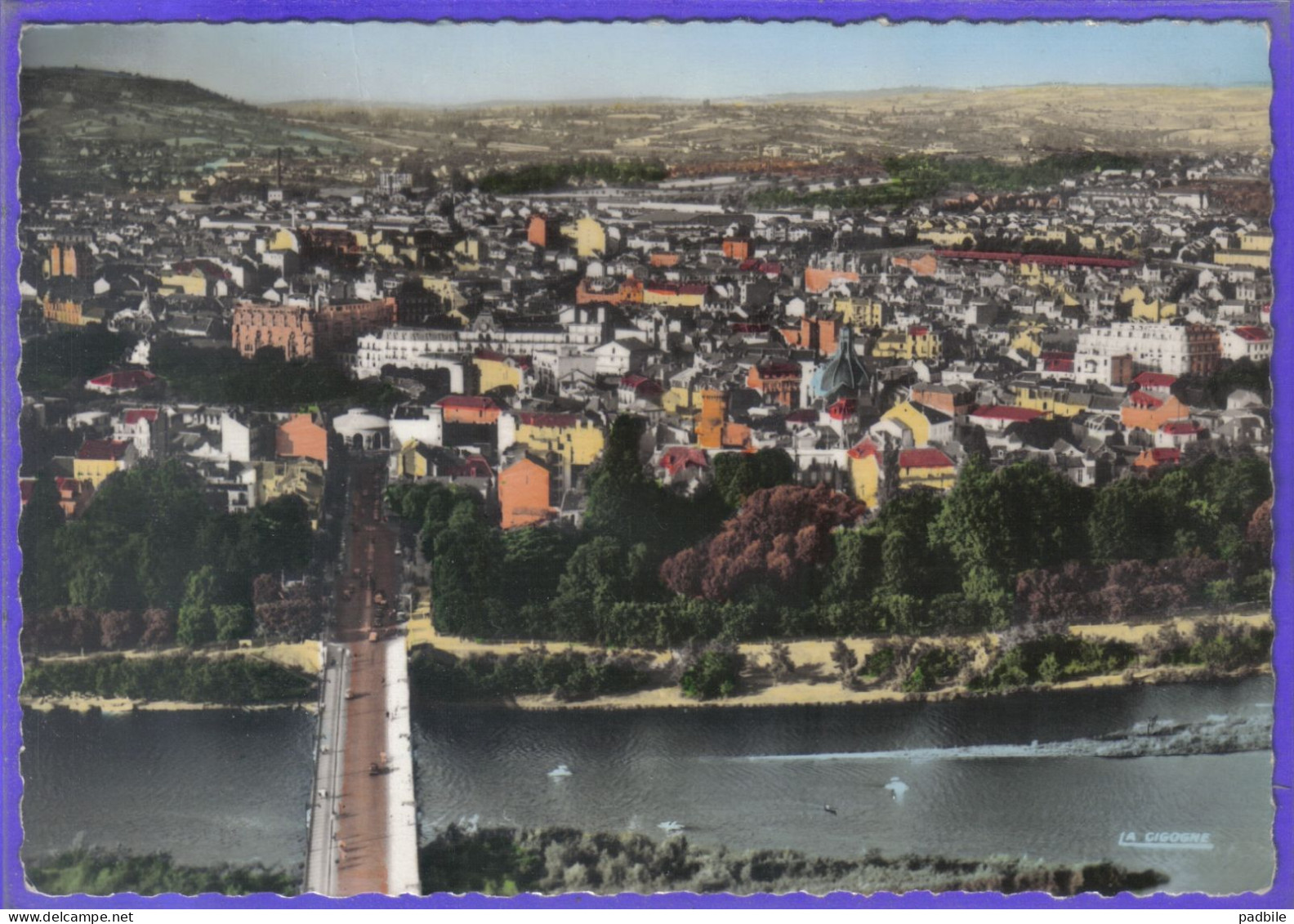 Carte Postale 03.  Vichy  Vue D'avion Très Beau Plan - Vichy