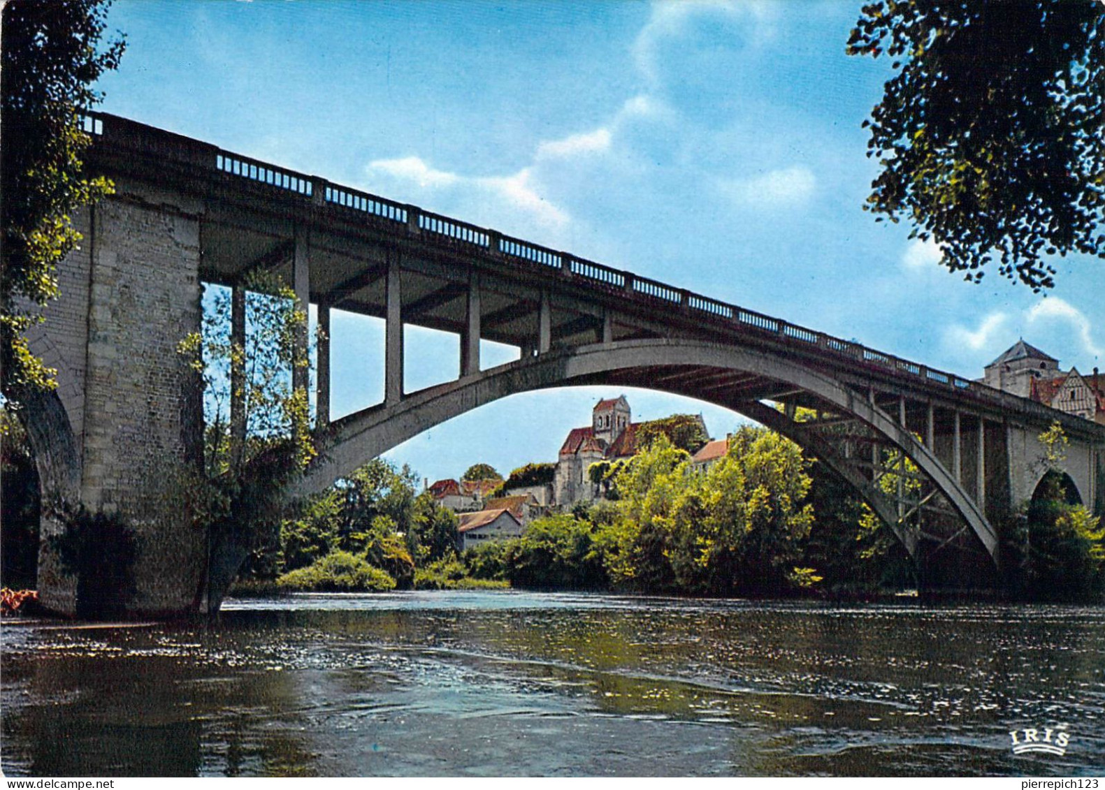 86 - La Roche Posay - Les Bords De La Creuse Et L'église Fortifiée (XIIe - XIVe Siècles) - La Roche Posay