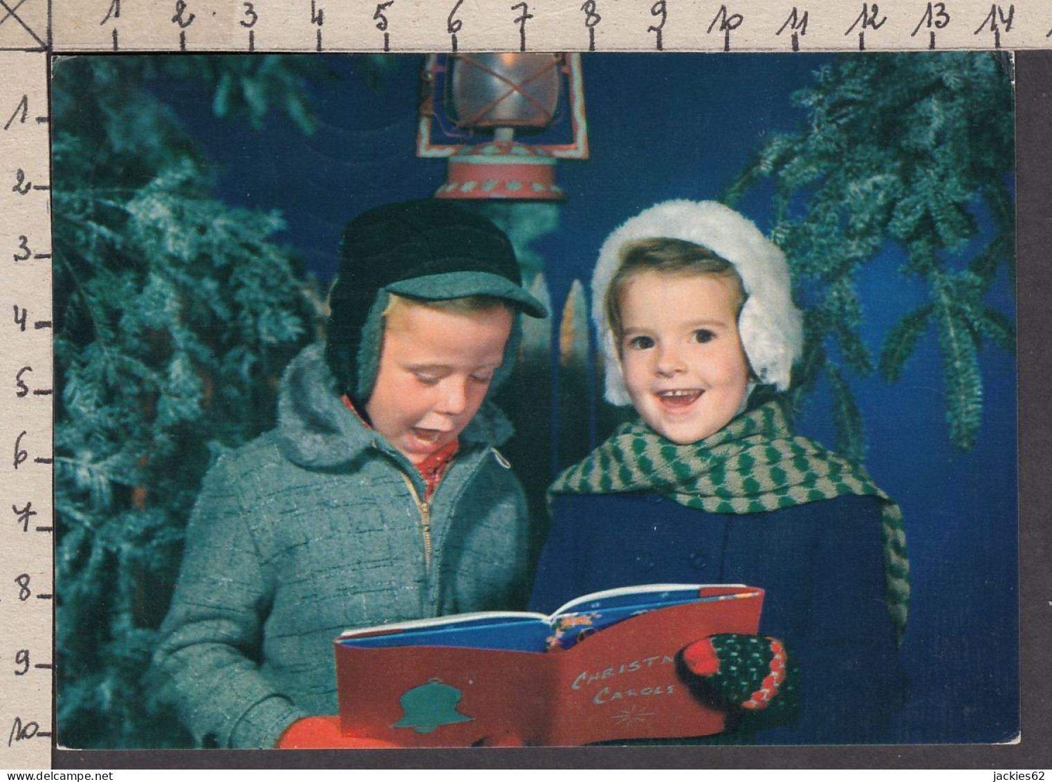 092327/ Enfants Chantant Un Chant De Noël  - Gruppi Di Bambini & Famiglie