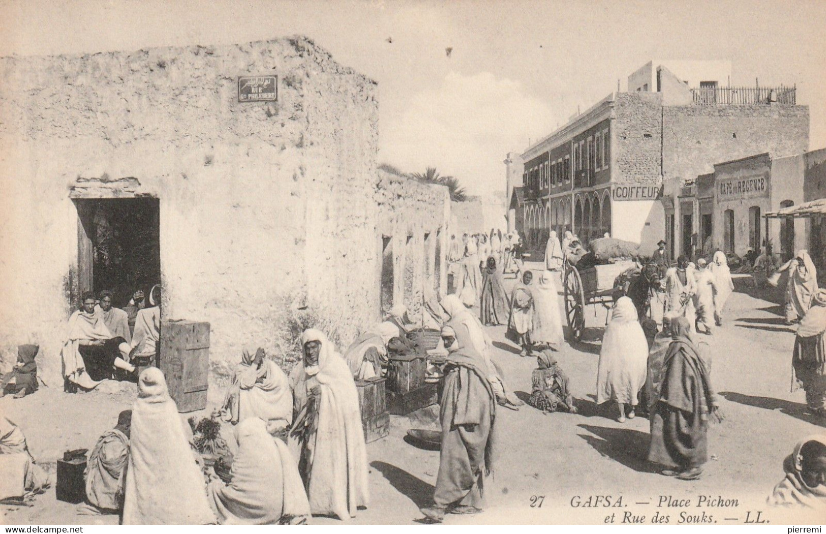 GAFSA ....place Pichon Et Rue Des Souks   Edit  LL.27 - Tunisie