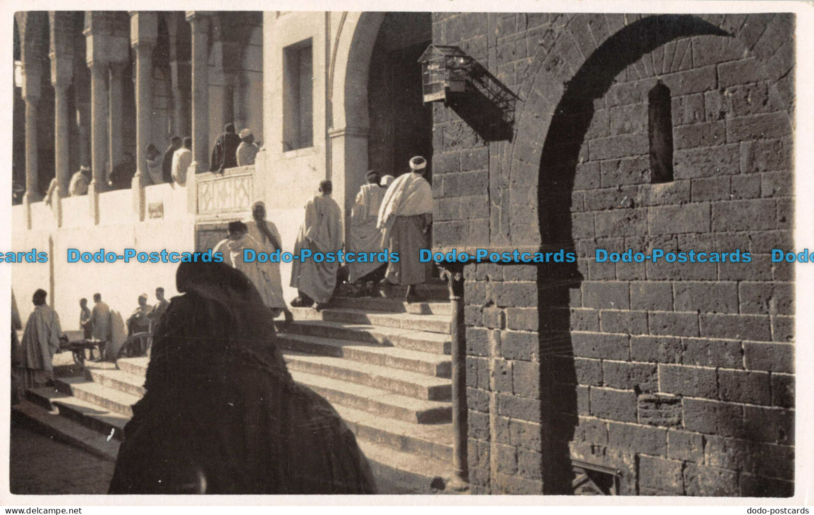 R095024 Old Postcard. People At The Stairs. Jerome - World