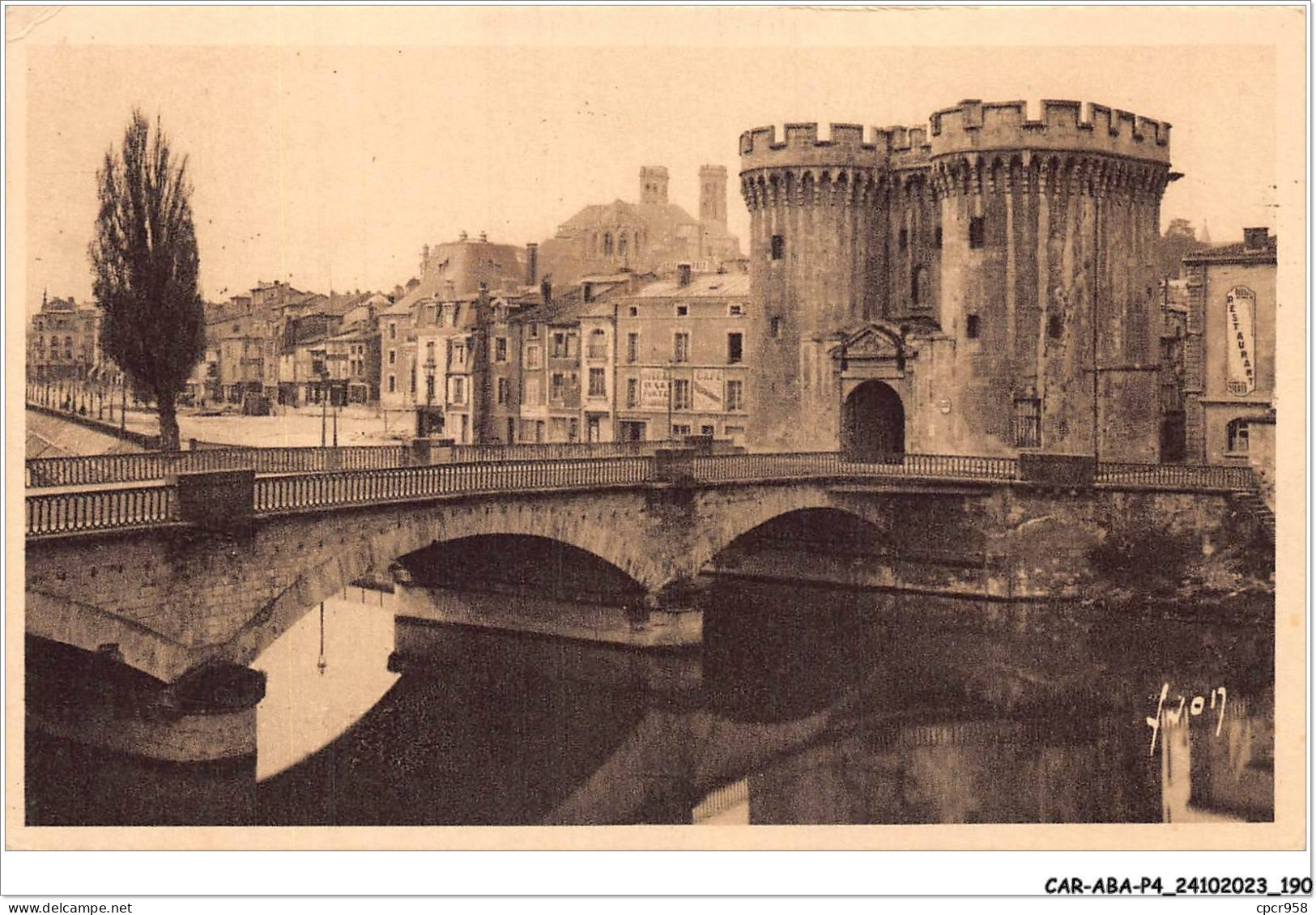 CAR-ABAP4-55-0396 - VERDUN - Pont Et Porte Chaussée - XIV S - Au Fond La Cathédrale - Verdun