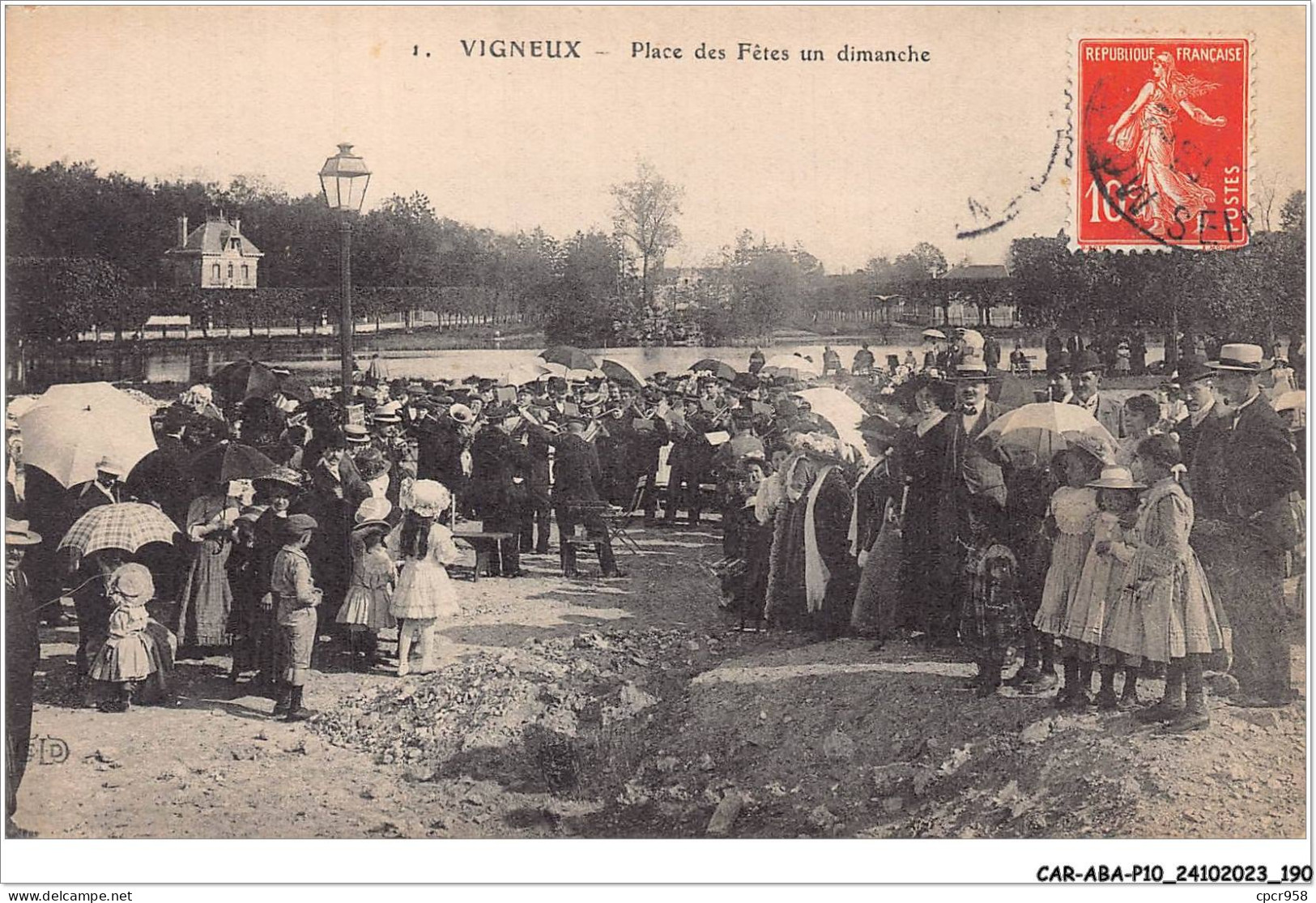 CAR-ABAP10-91-0998 - VIGNEUX - Place Des Fêtes Un Dimanche - Vigneux Sur Seine