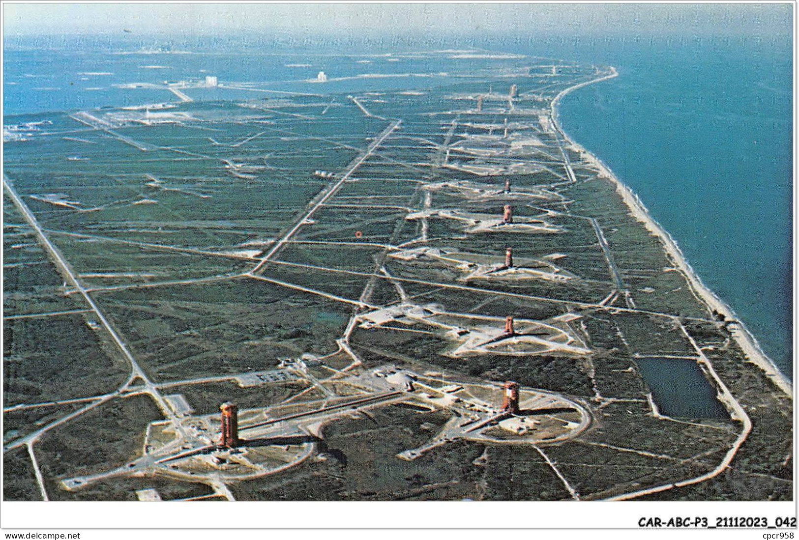 CAR-ABCP3-0205 - AVIATION - JOHN F-KENNEDY SPACE CENTER - N-A-S-A - OVERALL AERIAL VIEW OF MISSILE ROW LOOKING NORTH - Flieger