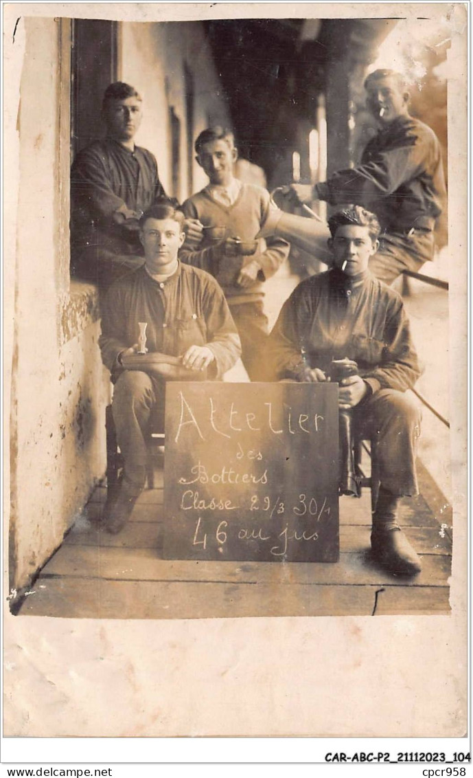 CAR-ABCP2-0152 - MILITAIRE - ATTELIER DES BOTTIERS - CARTE PHOTO - Personnages