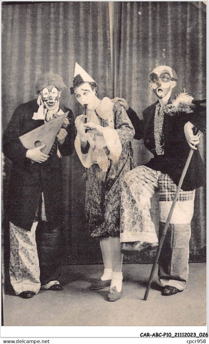 CAR-ABCP10-0916 - CIRQUE - TROIS HOMMES DEGUISES EN CLOUNE  - Circo