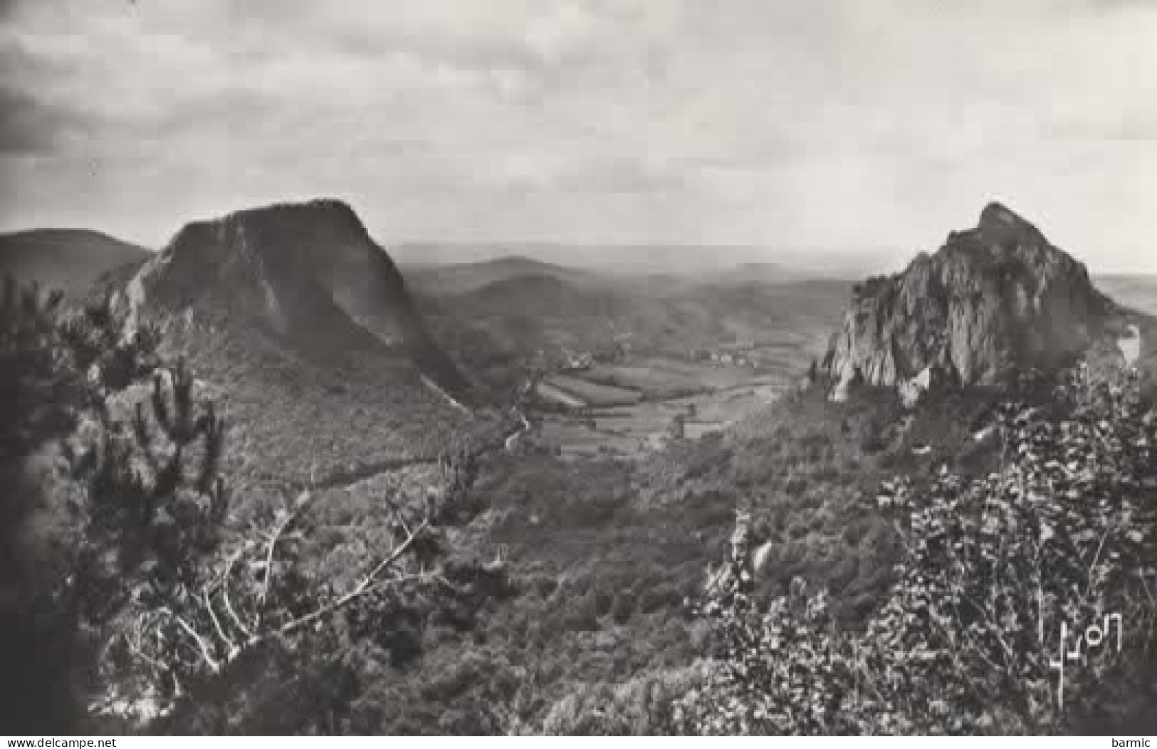 MONT DORE, LES ROCHES SANADOIRE ET TUILLIERE ET VALLEE DE LA SIOULE REF 16261 - Issoire