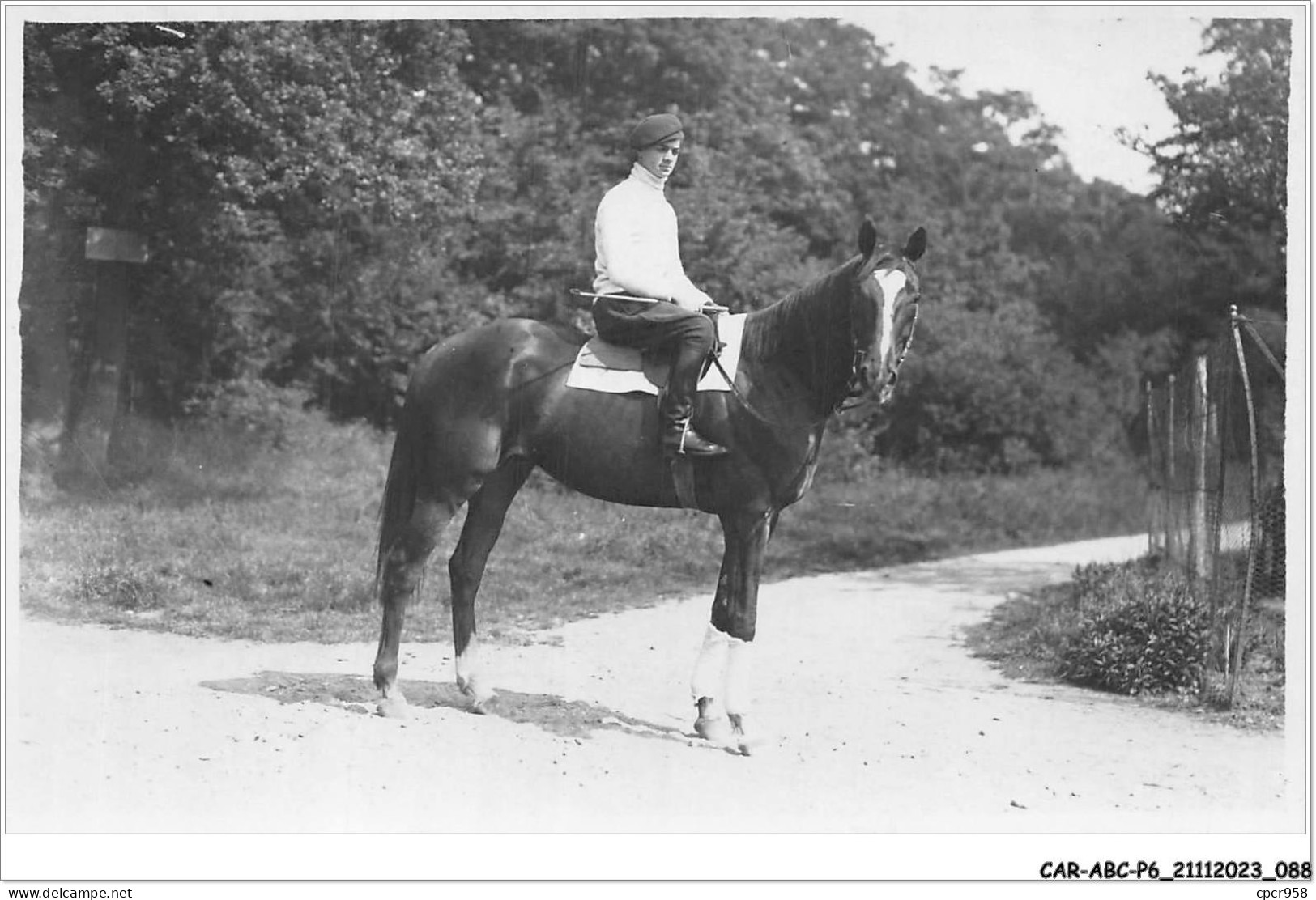 CAR-ABCP6-0523 - HIPPISME - UN CAVALIER - CARTE PHOTO - Paardensport