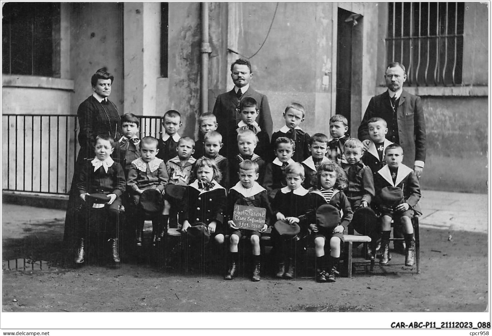 CAR-ABCP11-1039 - ENSEIGNEMENT - GROUPE D'ELEVES ET ENSEIGNANTS - CARTE PHOTO  - Schulen