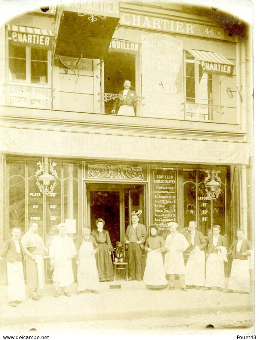 75 - PARIS - Restaurant: CHARTIER - BOUILLON Au 46 Rue ? - Carte Photo - Le Personnel Devant Le Restaurant - Cafés, Hotels, Restaurants